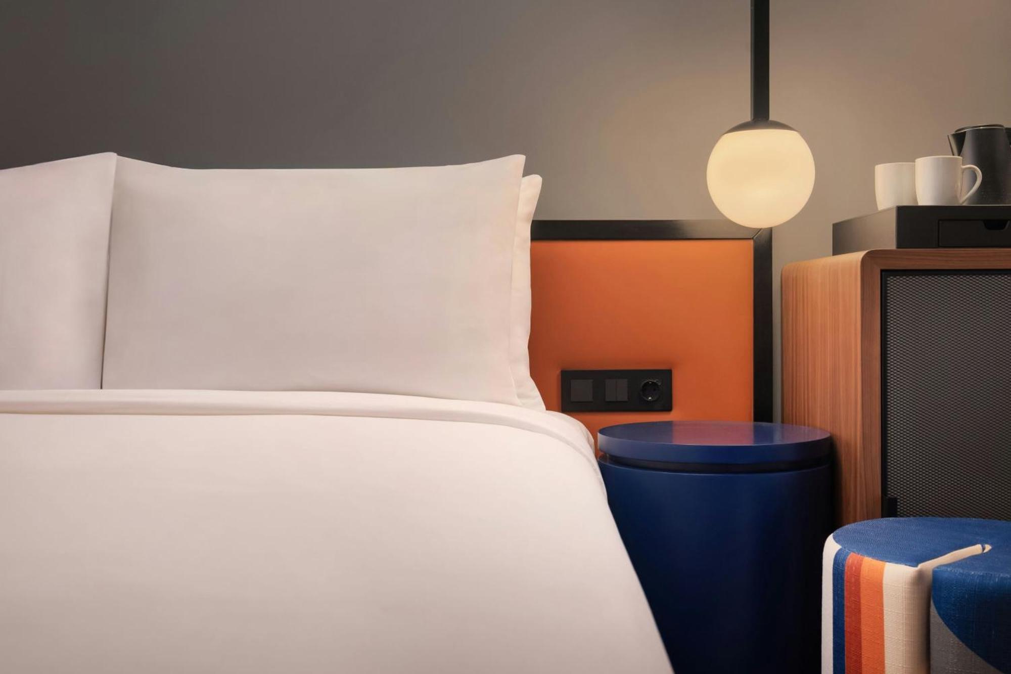 Aloft Queen Room