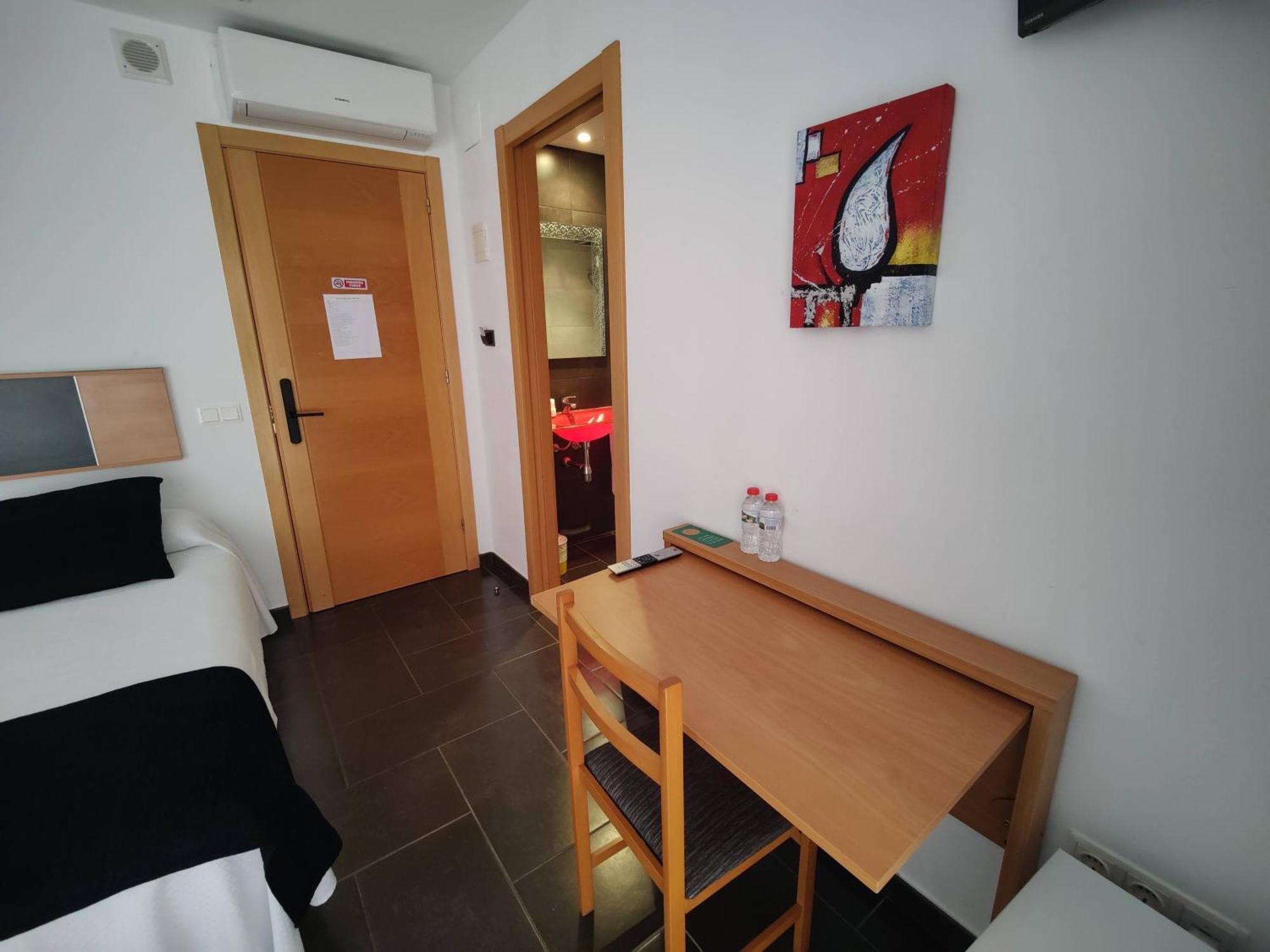 Twin Room Private Bathroom