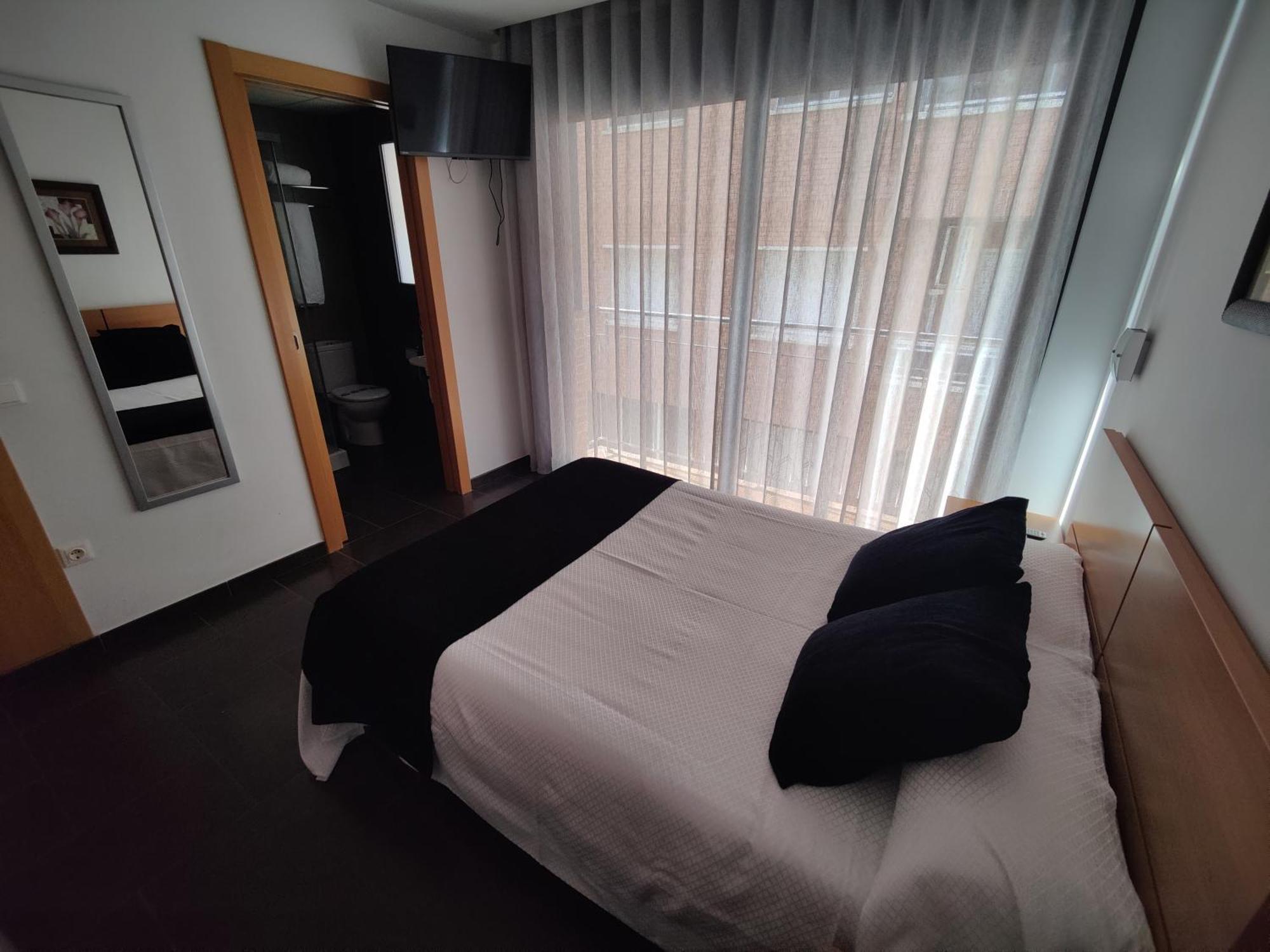Double Room Private Bathroom