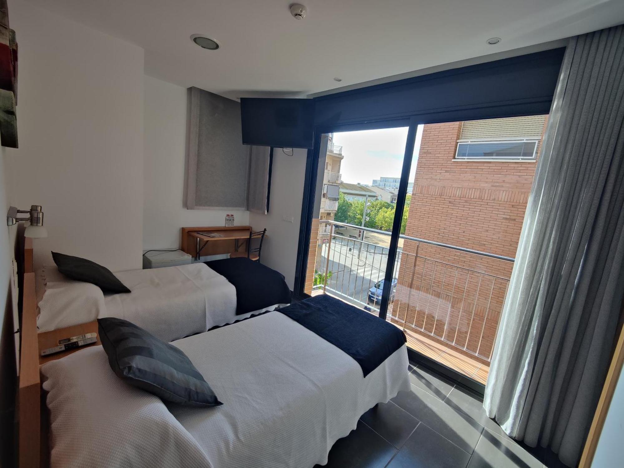 Twin Room Private Bathroom