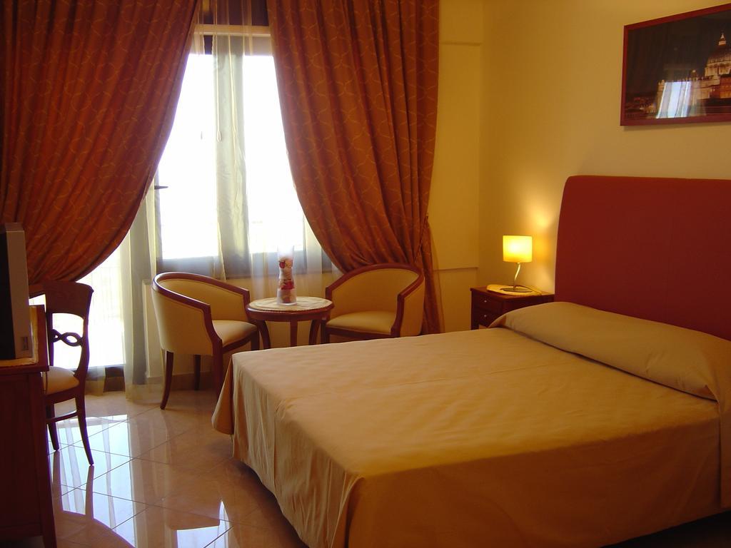 Triple Room,1209503890:JPEG