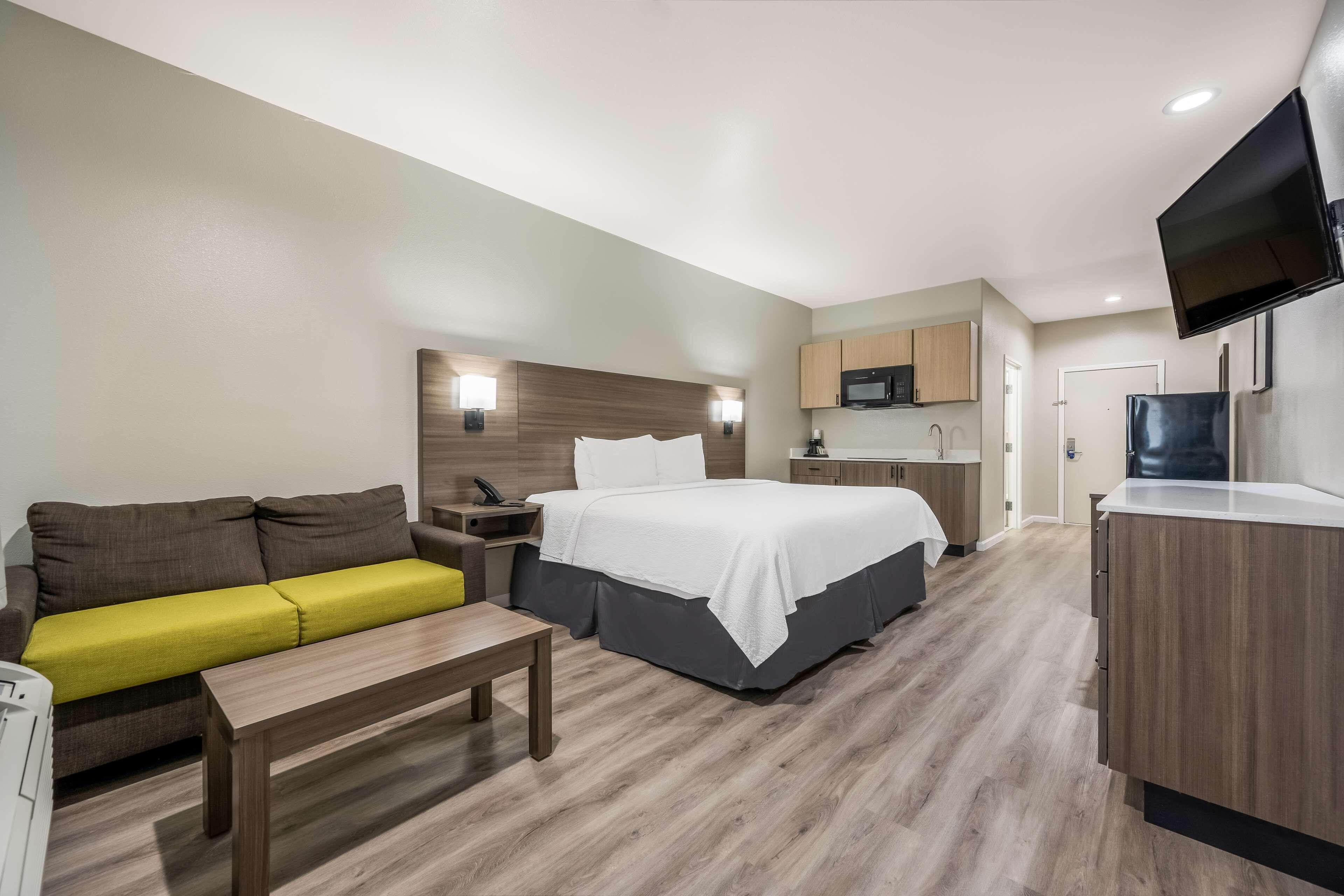 King Room Kitchenette Non-Smoking