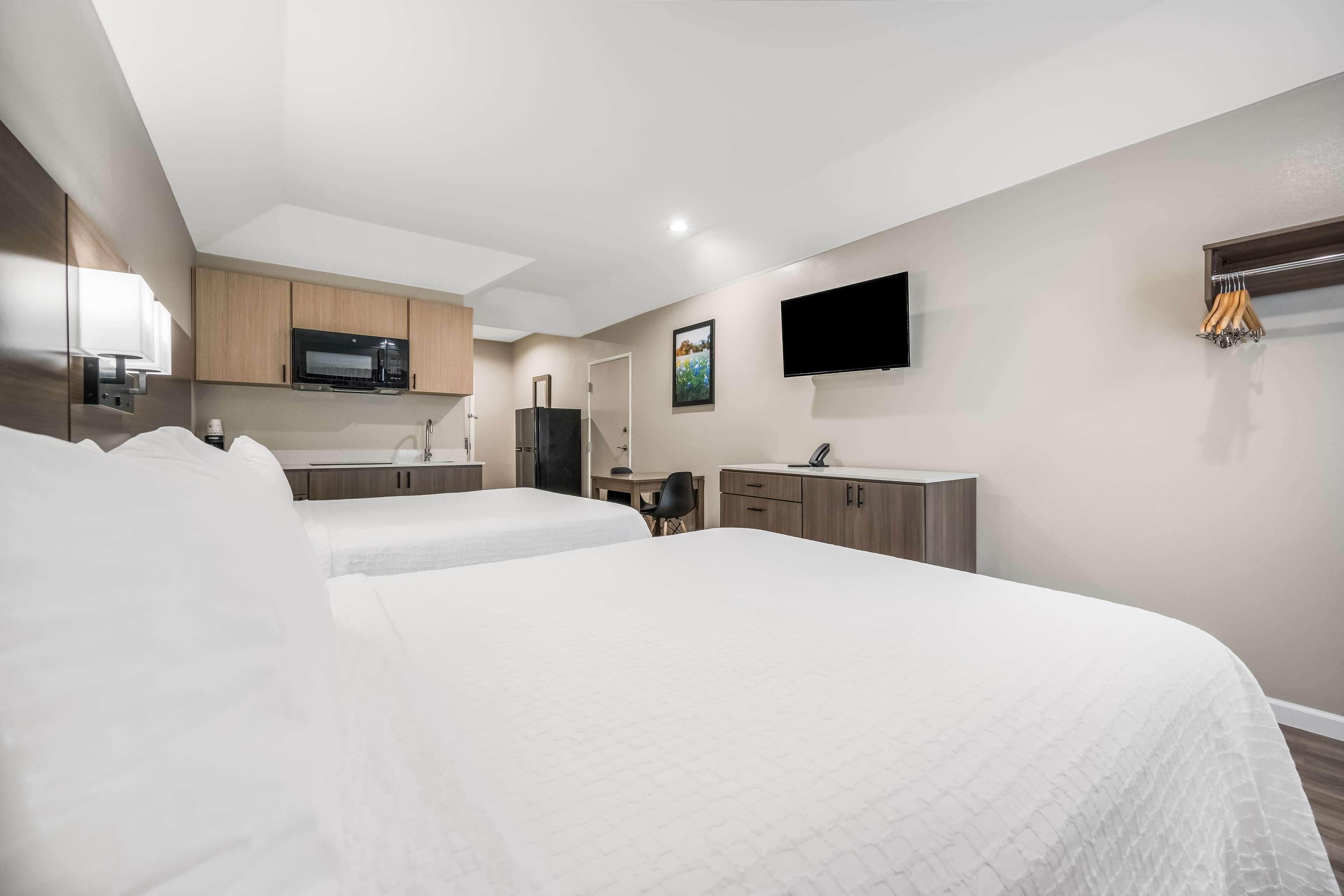 Queen Room Two Queen Beds Kitchenette Non-Smoking