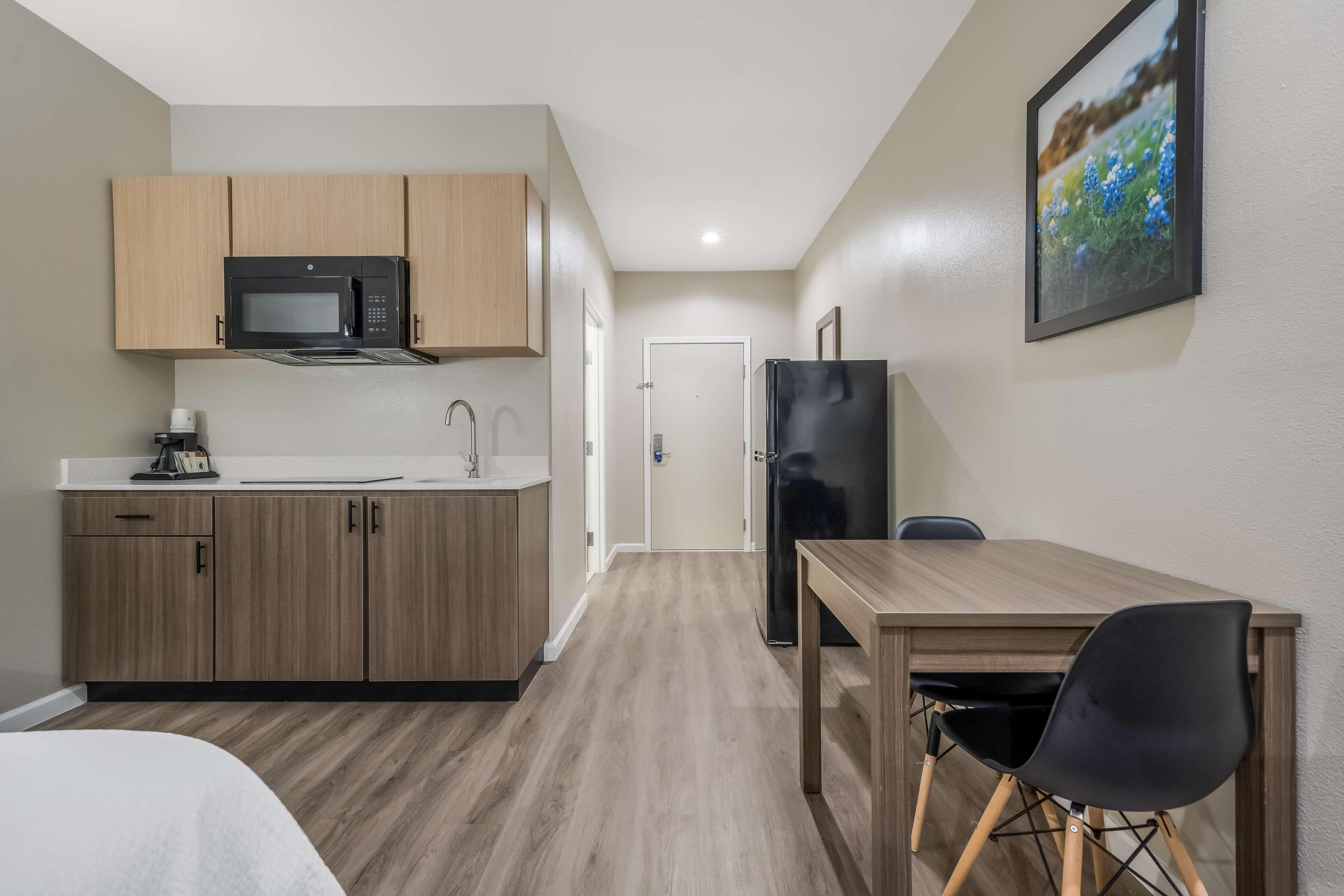 King Room Kitchenette Non-Smoking