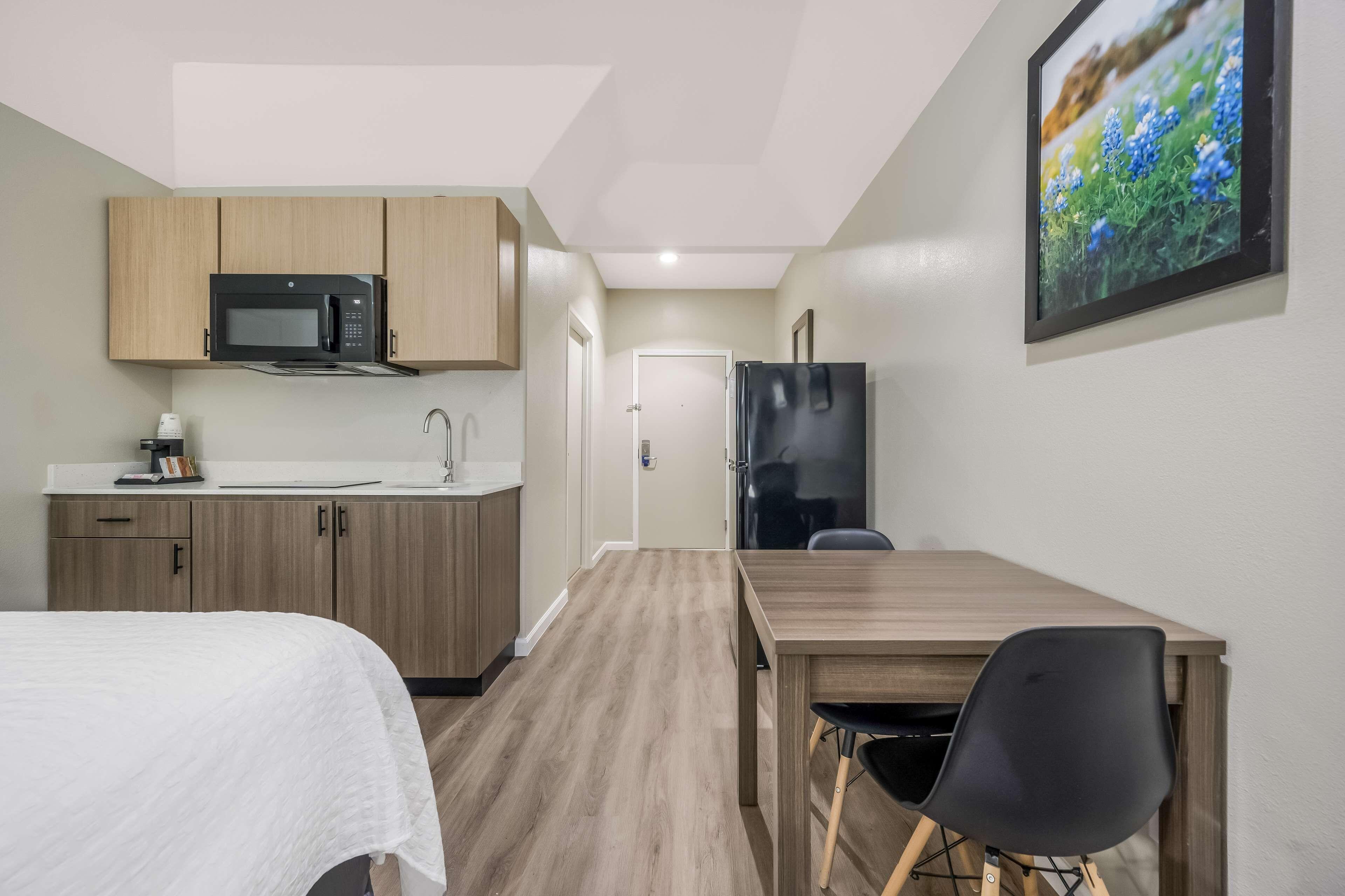 Queen Room Two Queen Beds Kitchenette Non-Smoking