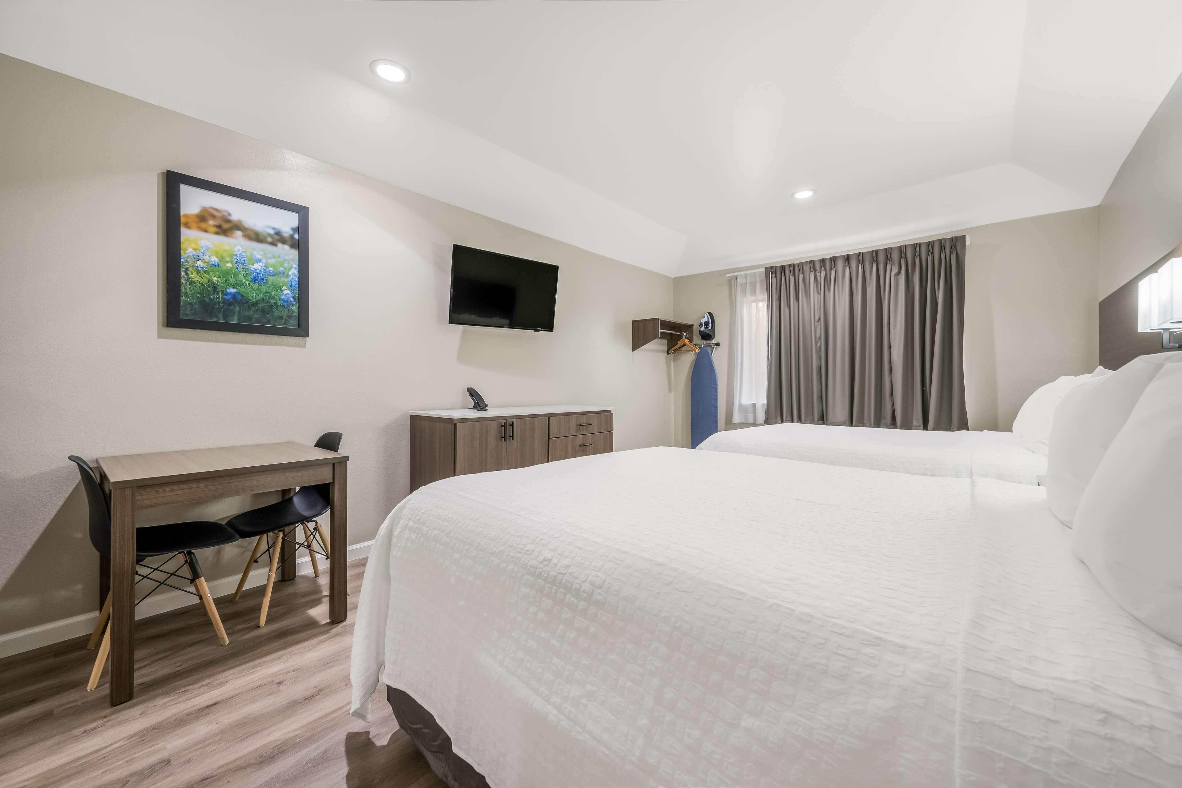 Queen Room Two Queen Beds Kitchenette Non-Smoking