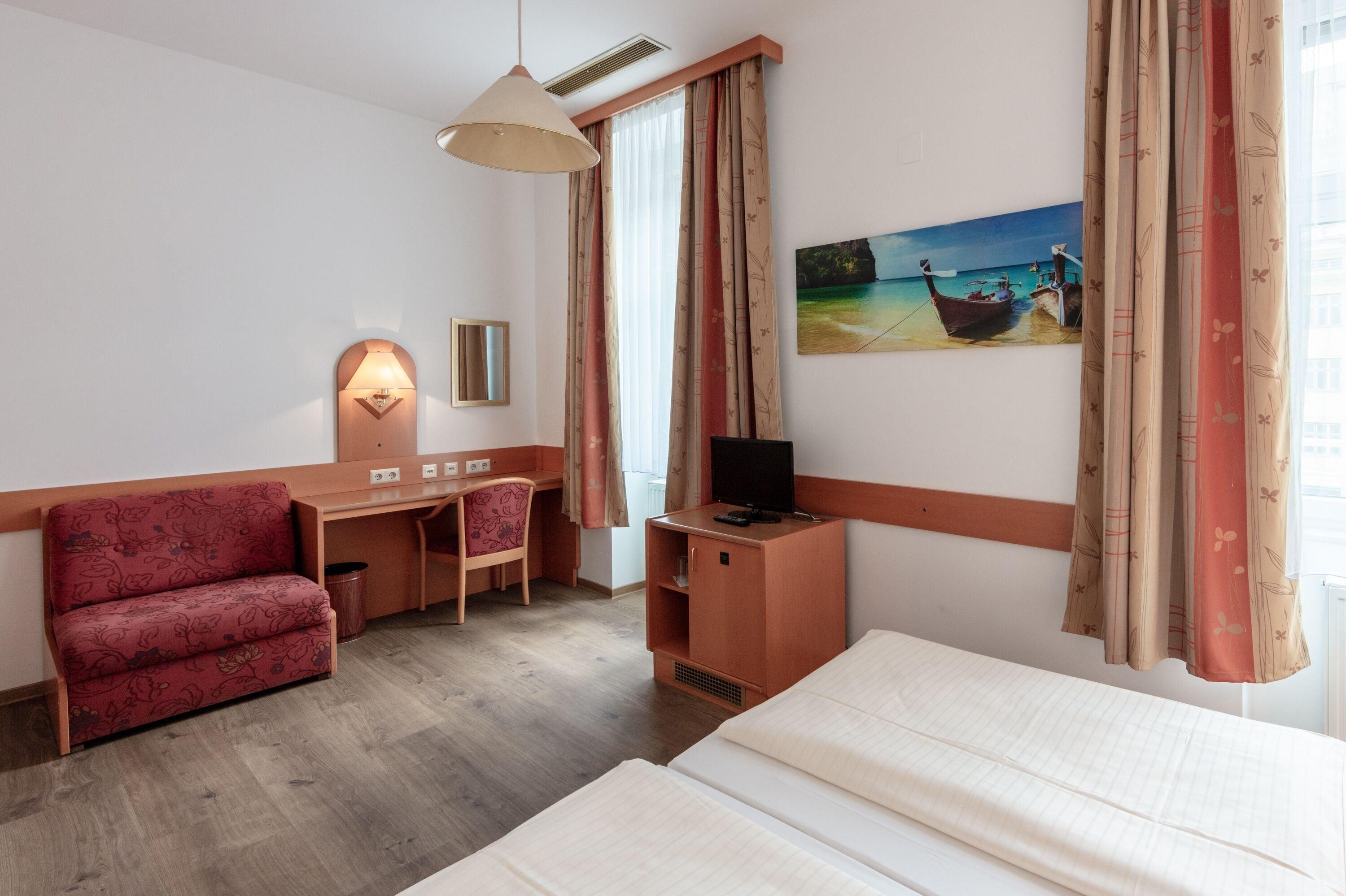 Triple Room,1538084914:JPEG