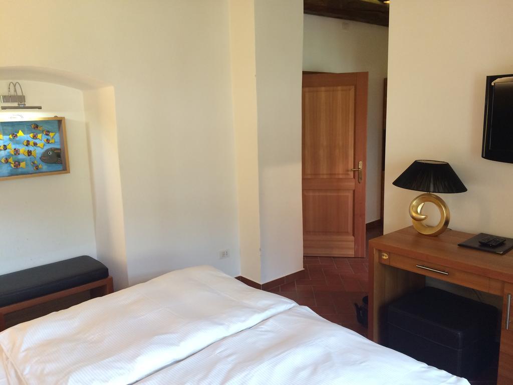 Double Room,1746864419:JPEG