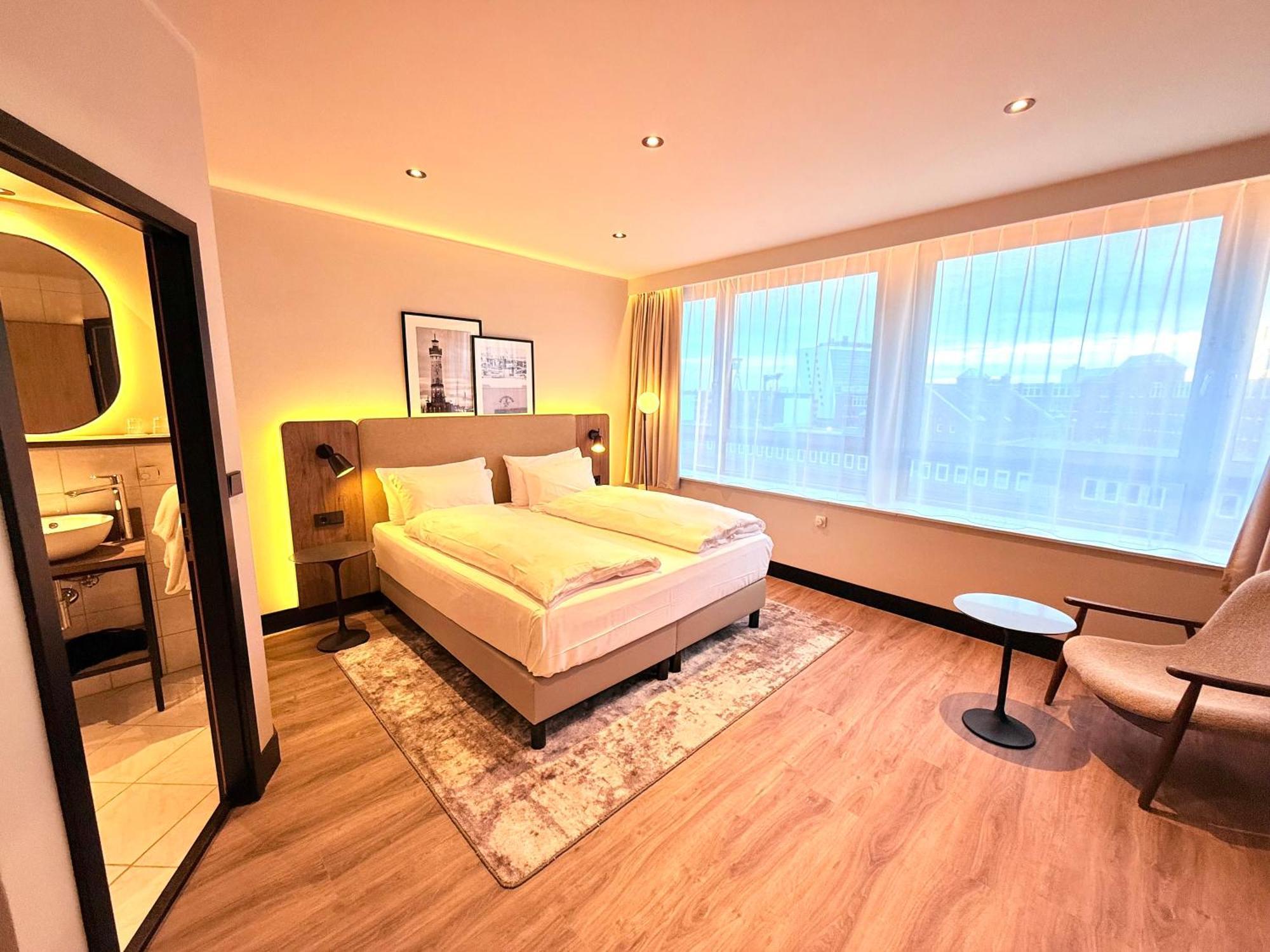 Superior Room 1 King Bed,1739359527:JPEG