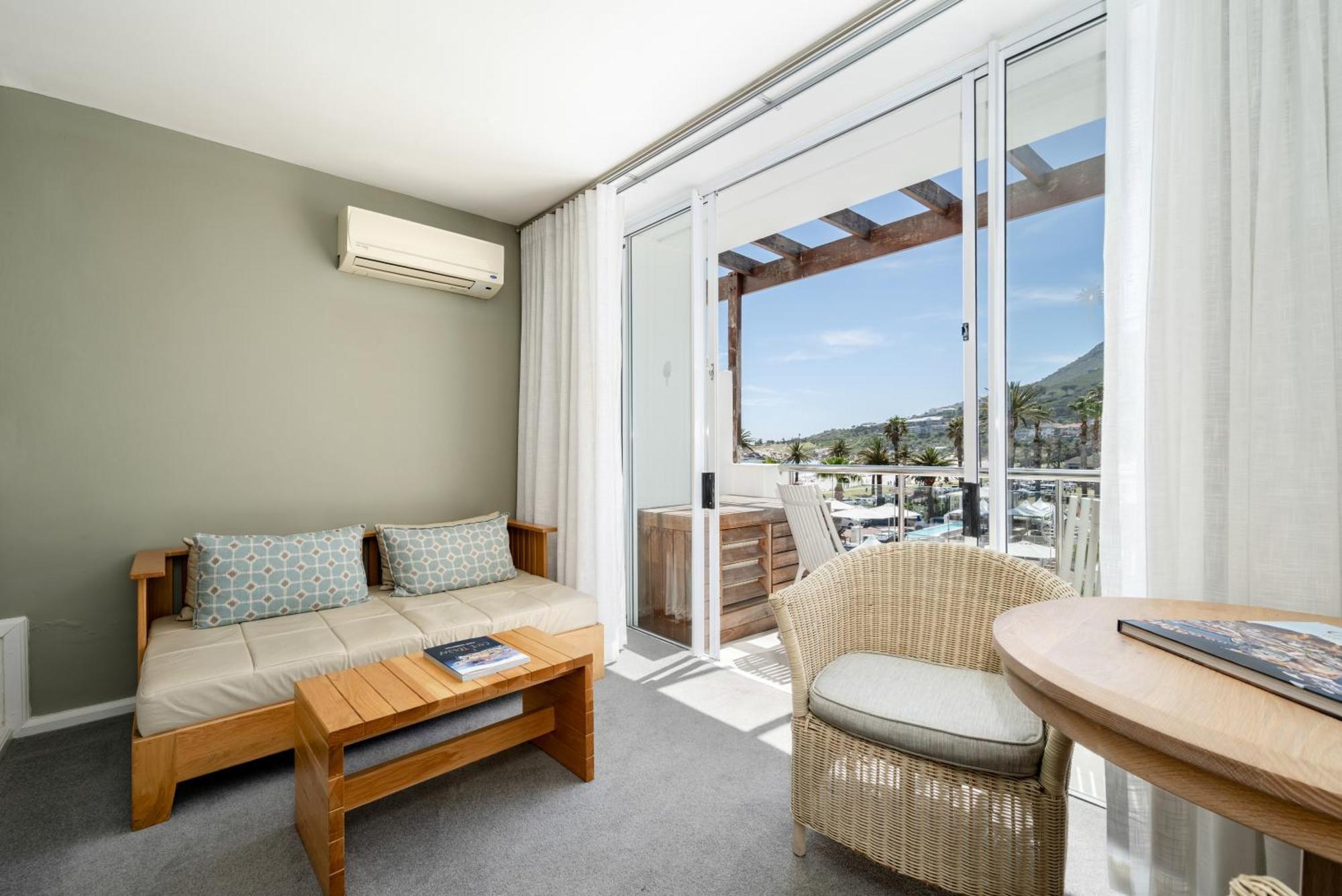 Sea Pool Room