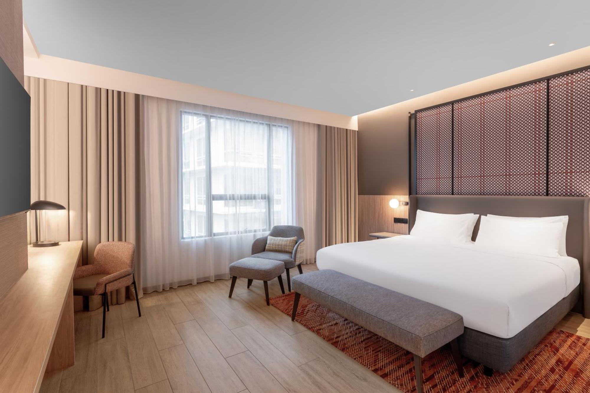 Deluxe king bed room