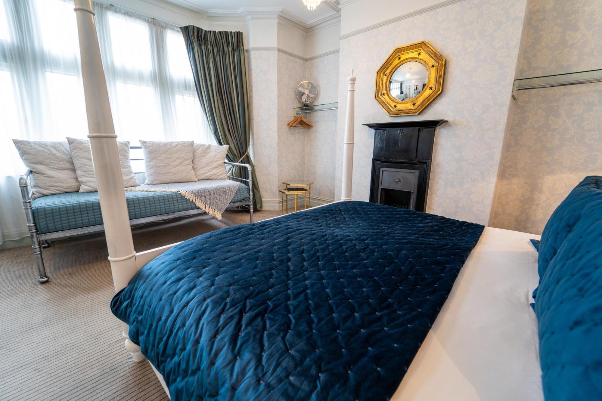 Large King or Family Room Four Poster Bed