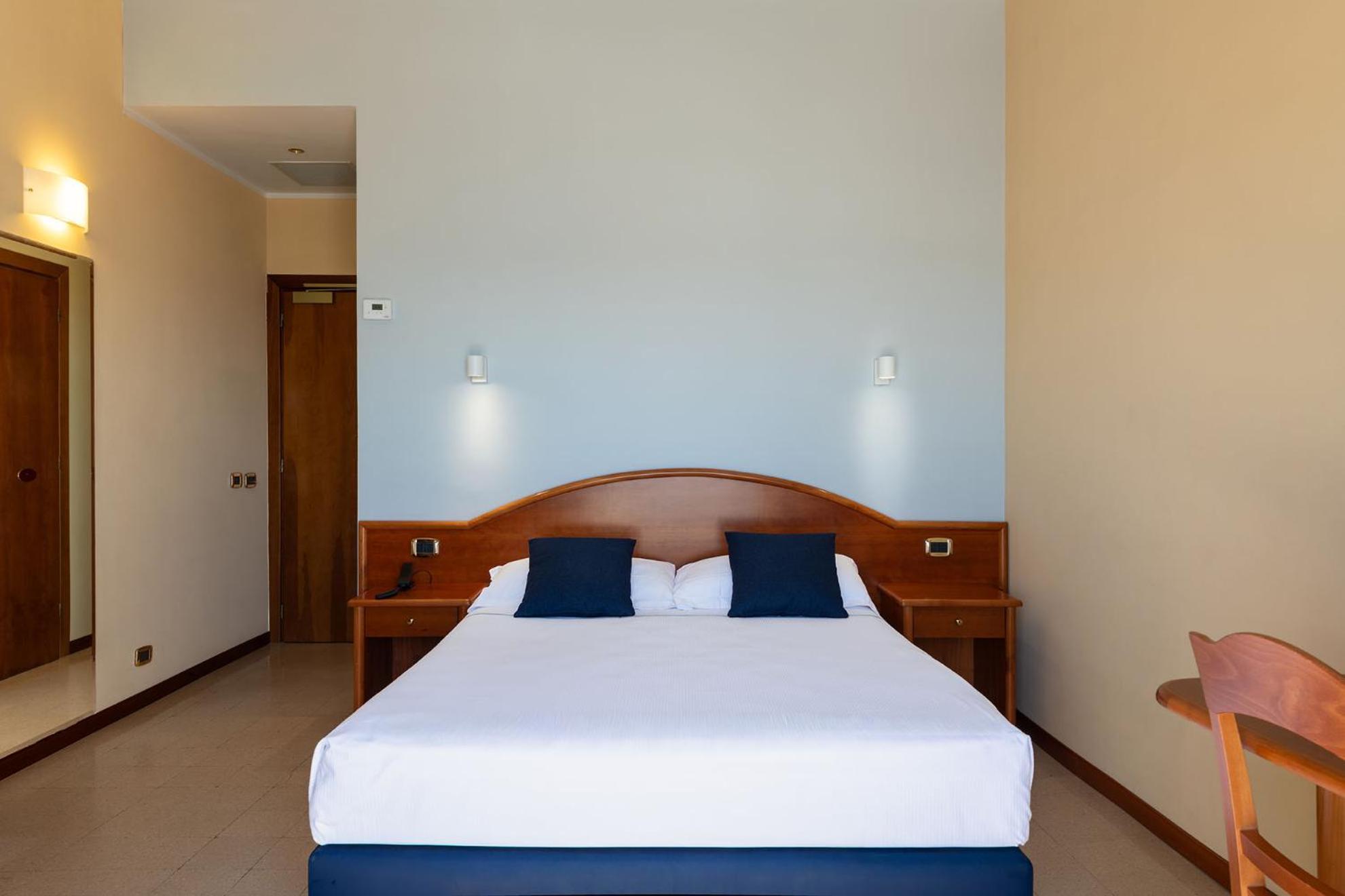 Deluxe Double or Twin Room Balcony Sea View