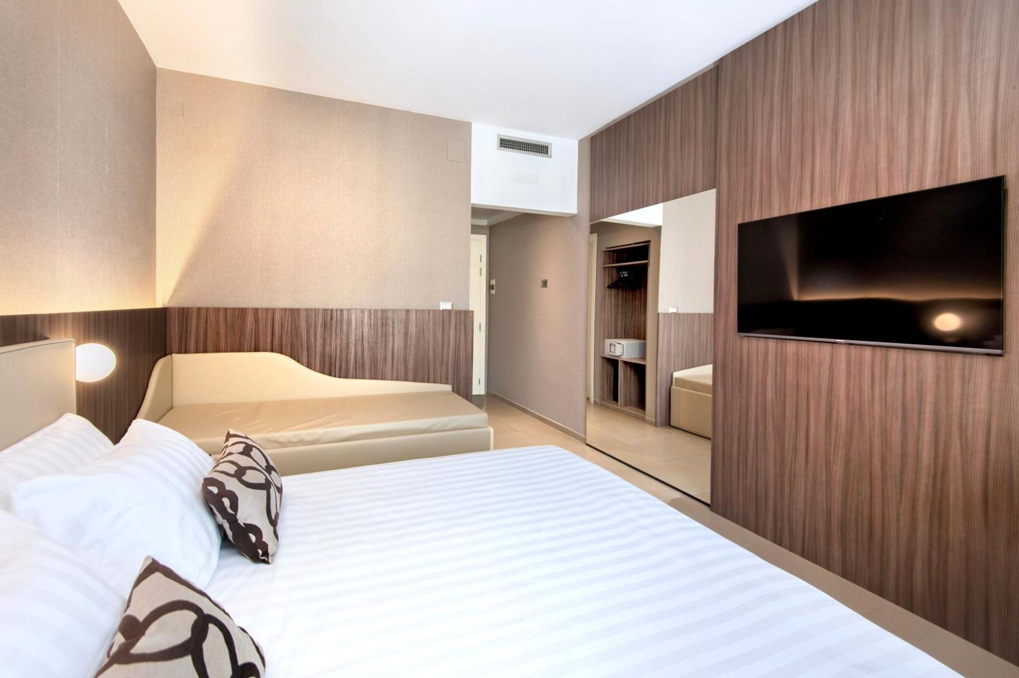Standard Quadruple Room,1739369877:JPEG