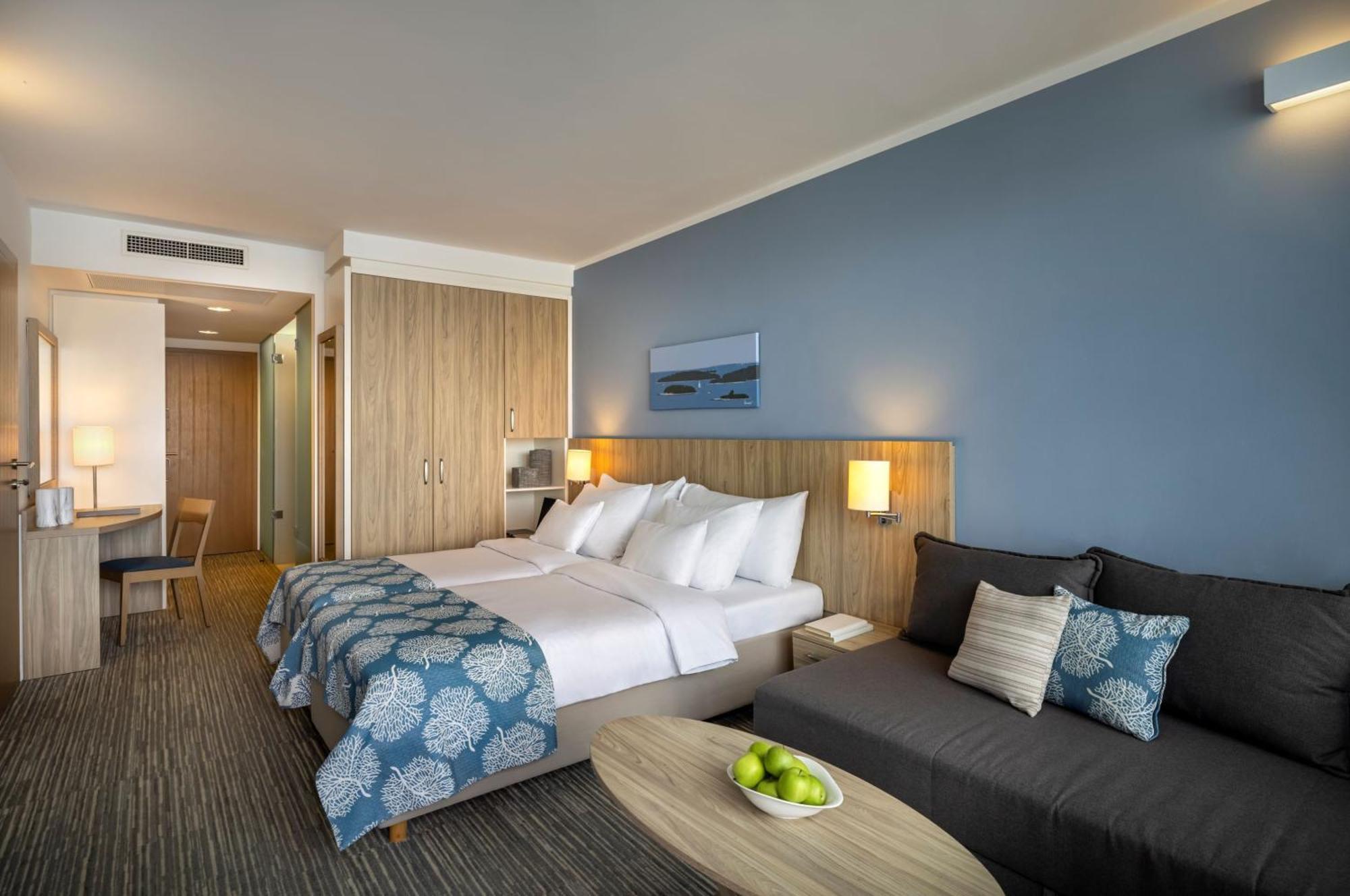 Room 21 Seaview Hotel