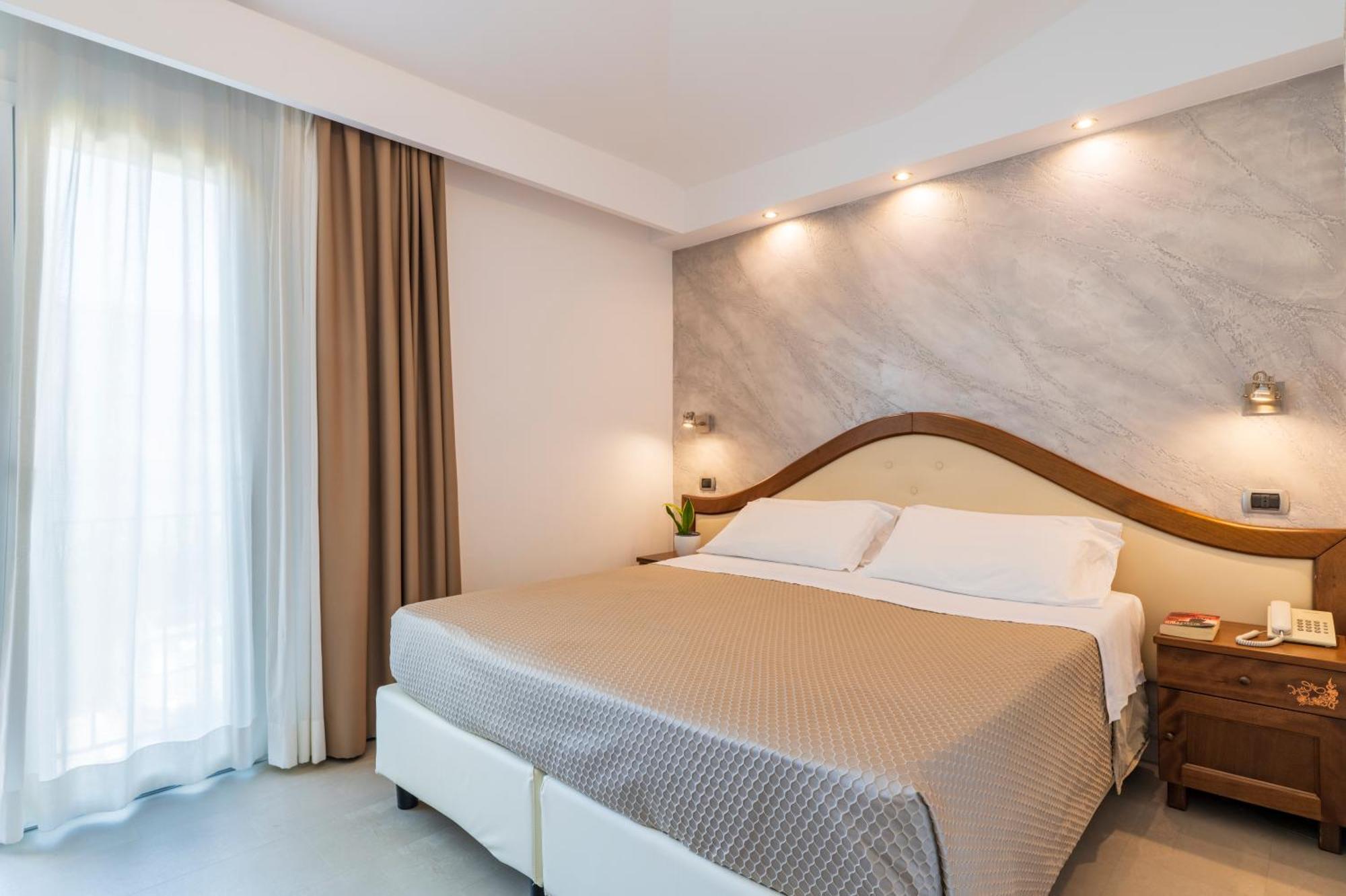 Double Room,1739370373:JPEG