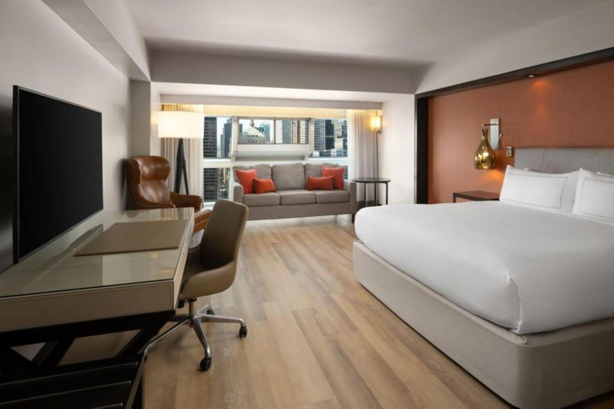 Deluxe King Room City View