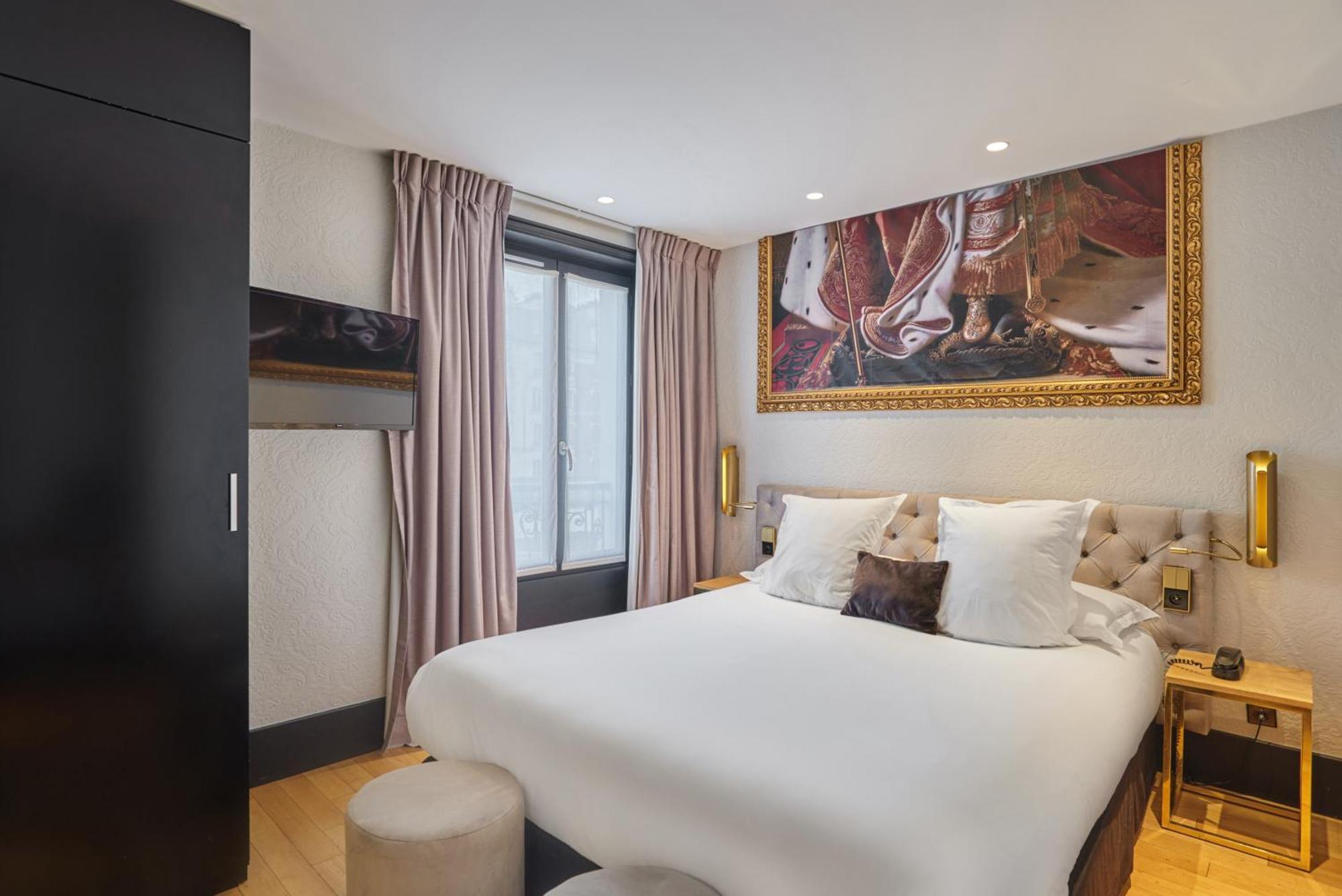 Superior Room Eiffel Tower view