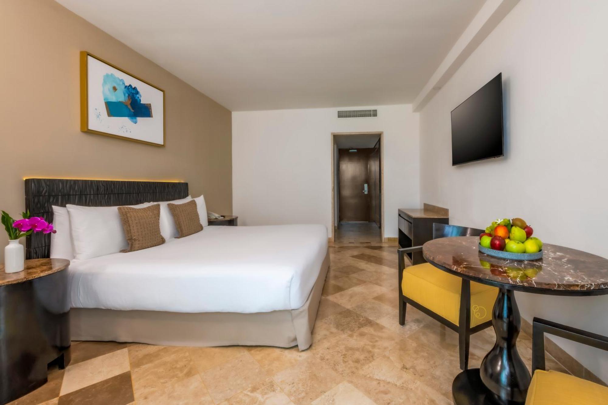 Deluxe Ocean Front 1 King Bed
