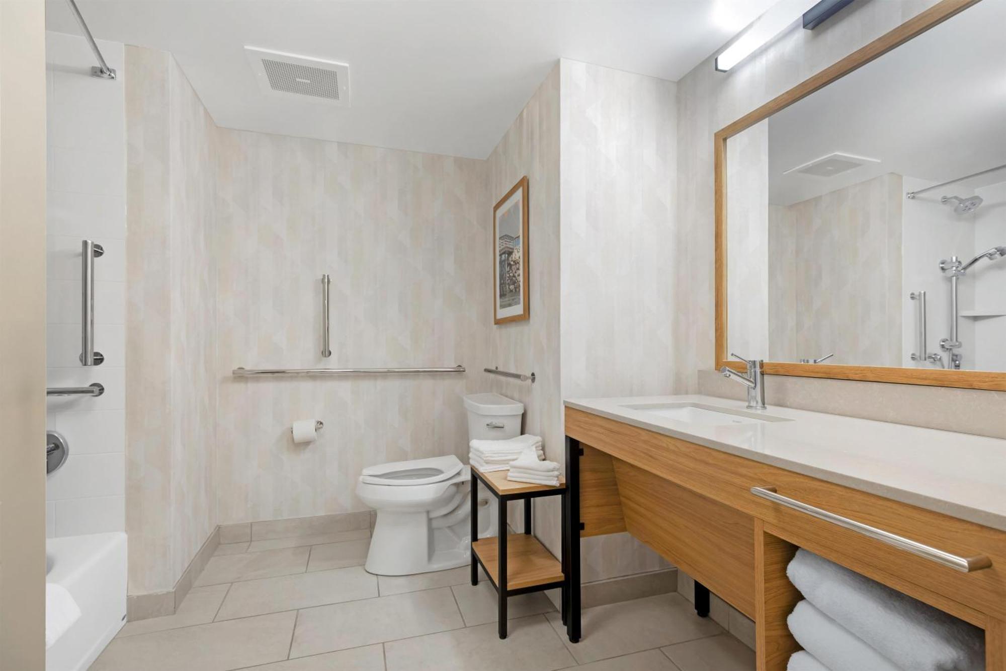 Queen Room with Two Queen Beds - Mobility Access/Non-Smoking