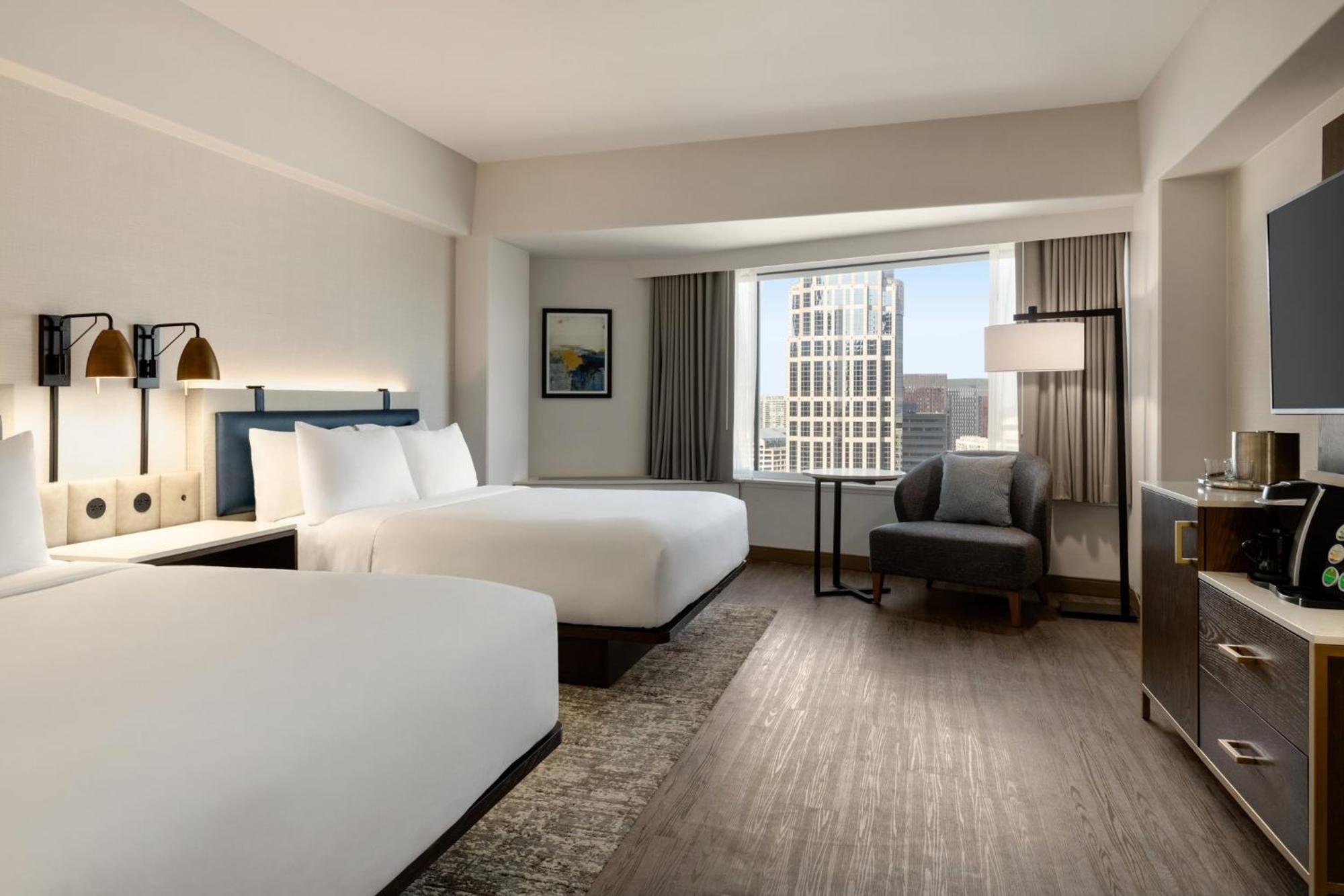 Premium Queen Room Two Queen Beds Space Needle View,1739389748:JPEG