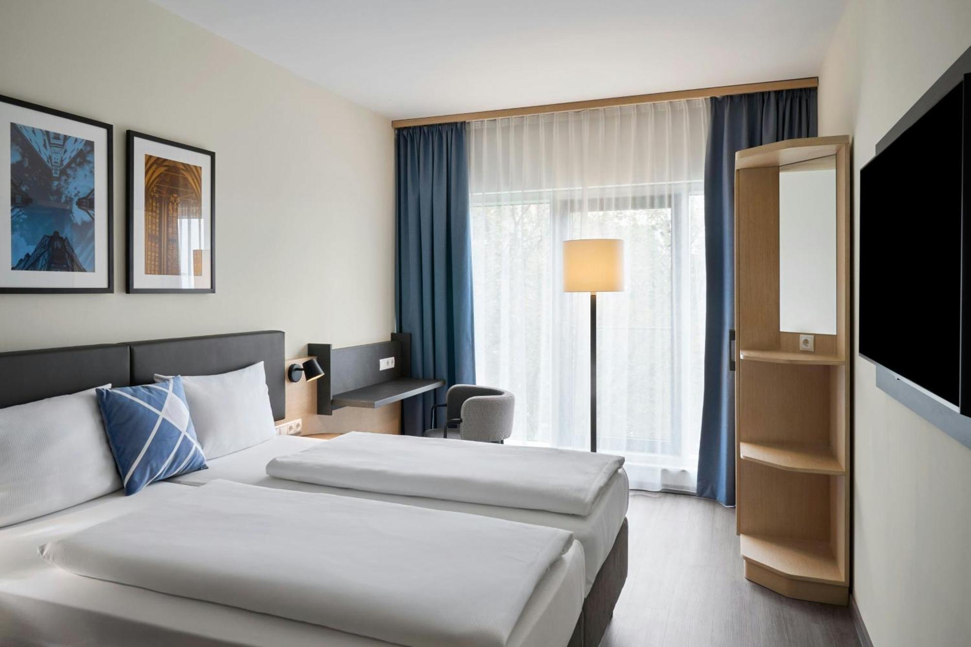 Standard Twin Room Street View