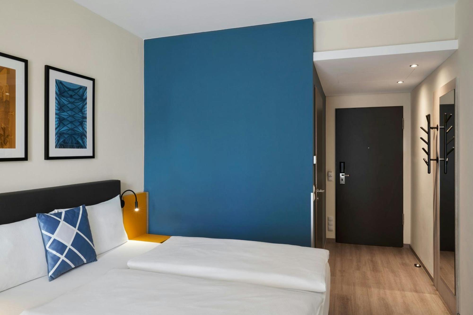 Standard Queen Room Street View Accessible