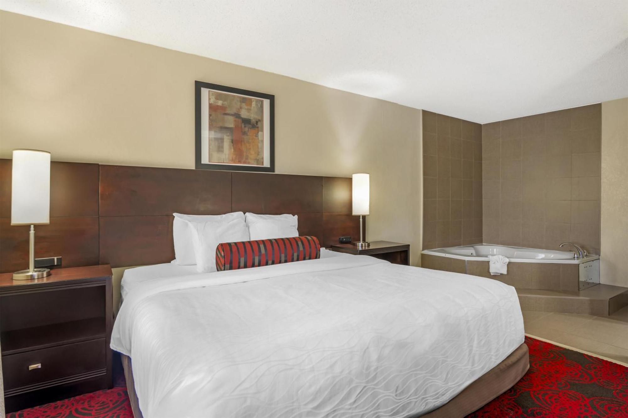 King Suite with Hot Tub - Non-Smoking
