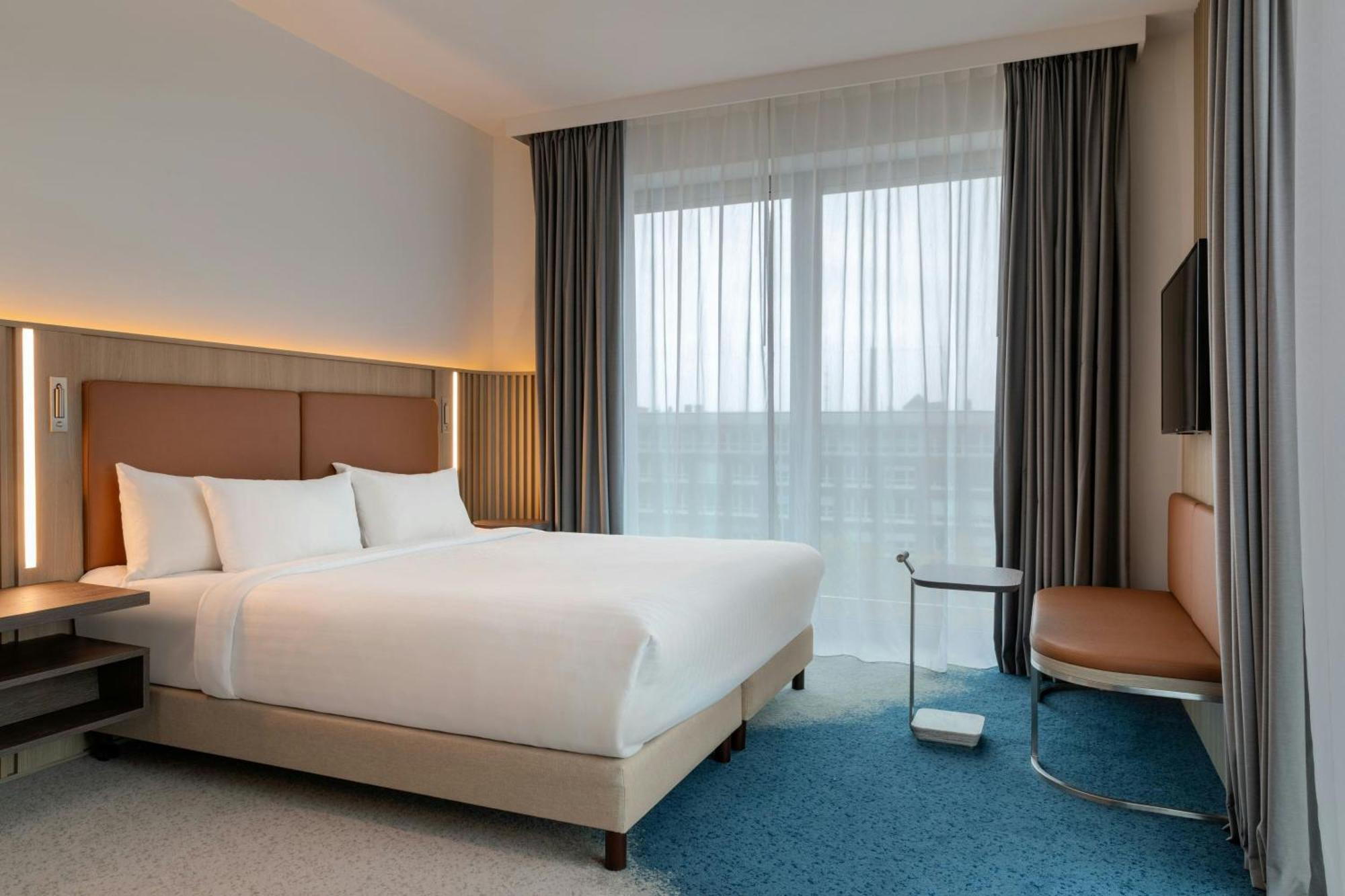 Room Guest room 1 King Conference Building
