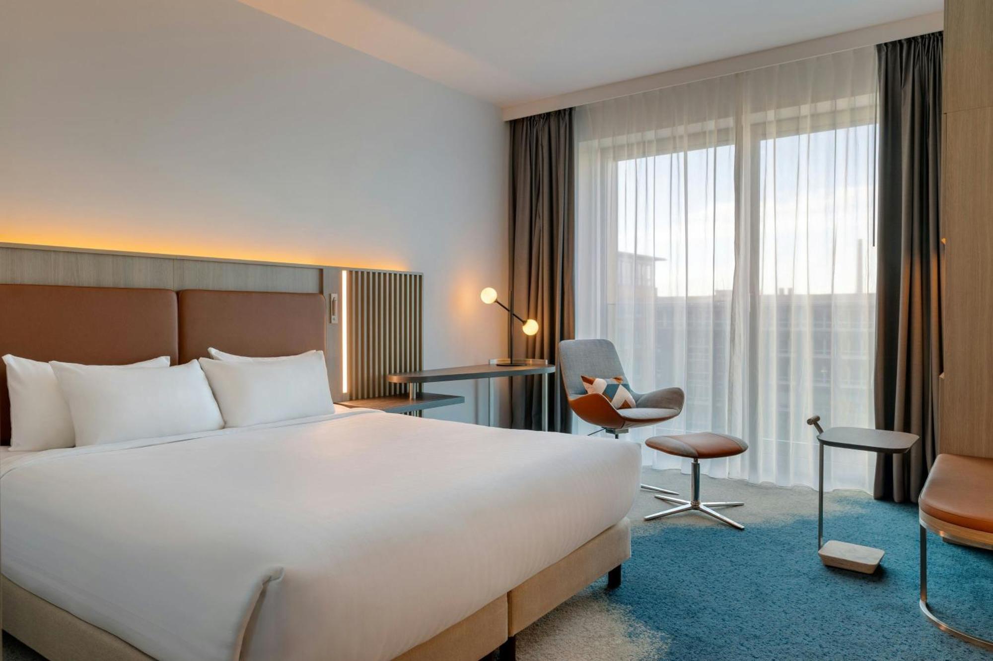 Room Guest room 1 King Conference Building