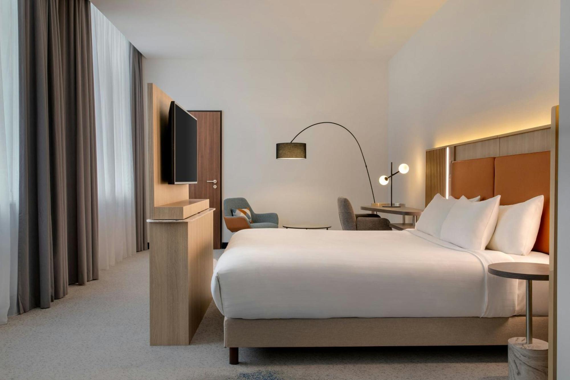Room Guest room 1 King Conference Building