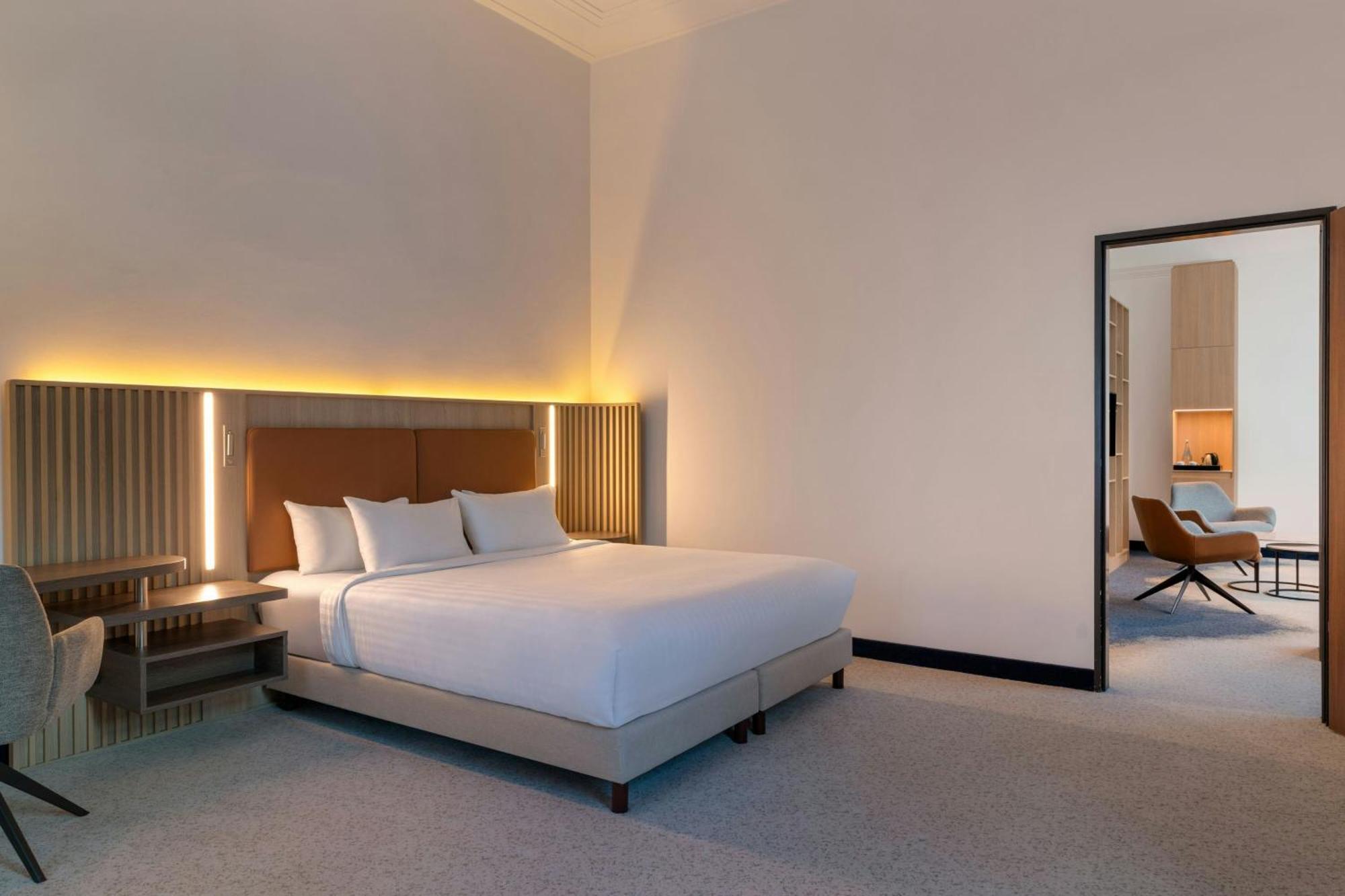 Suite Lloyd Building