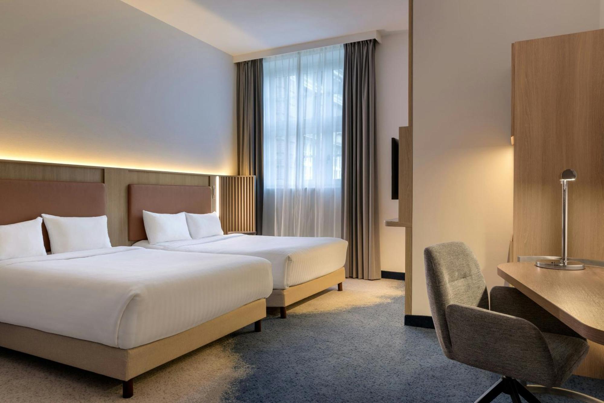 Comfort Room Guest room 2 Queen Lloyd Building