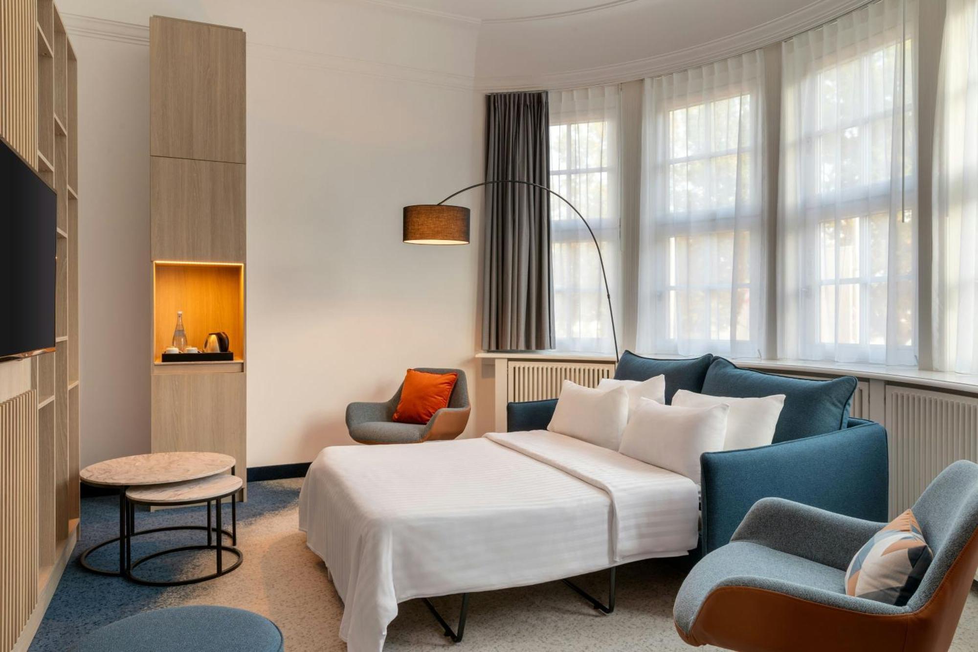 Suite Lloyd Building
