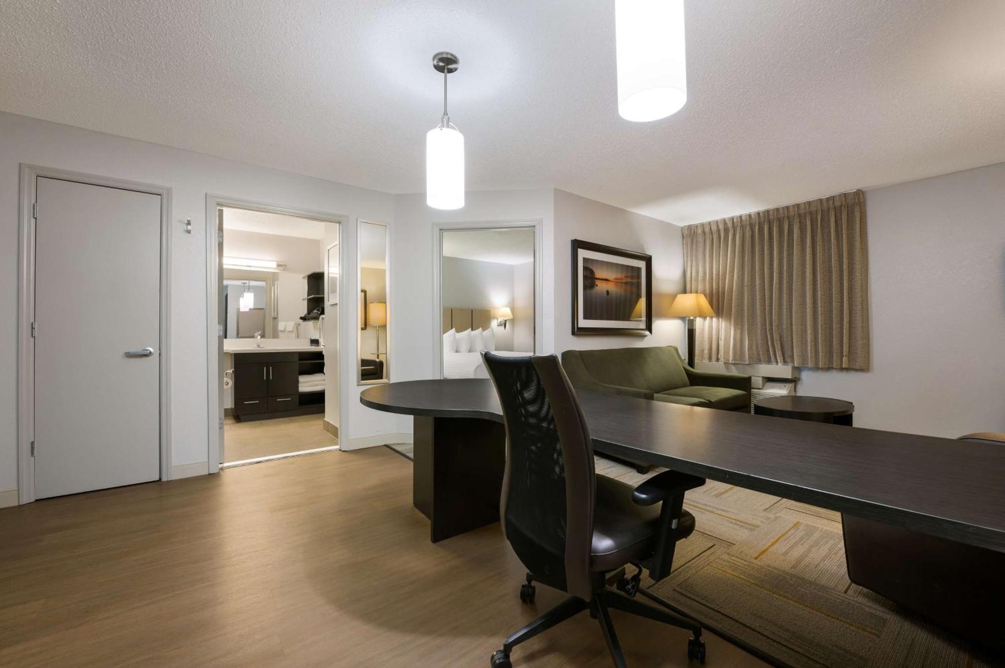One Bedroom Suite Queen,1739400386:JPEG