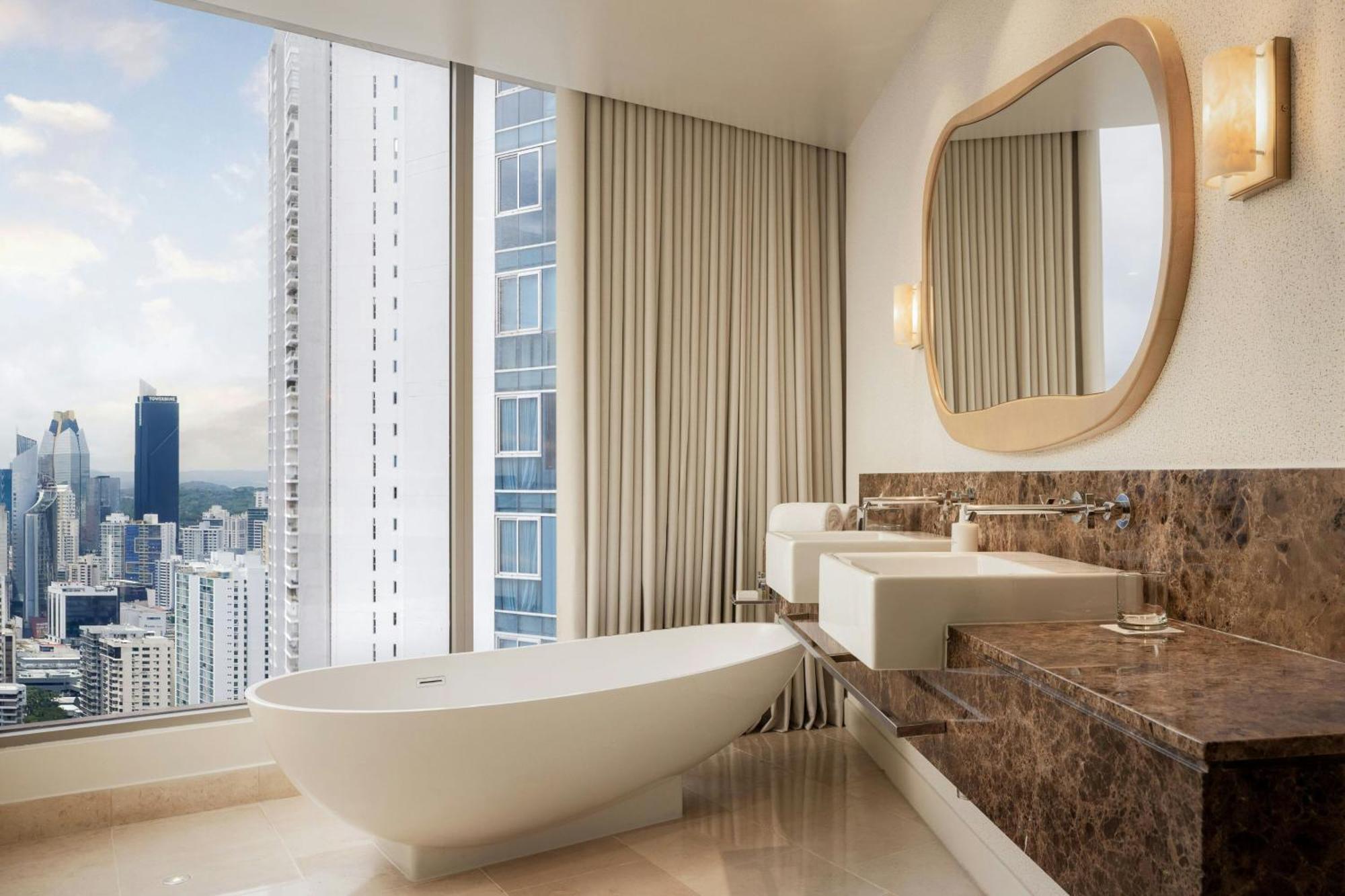 Curve Suite 1 King Partial ocean view Balcony