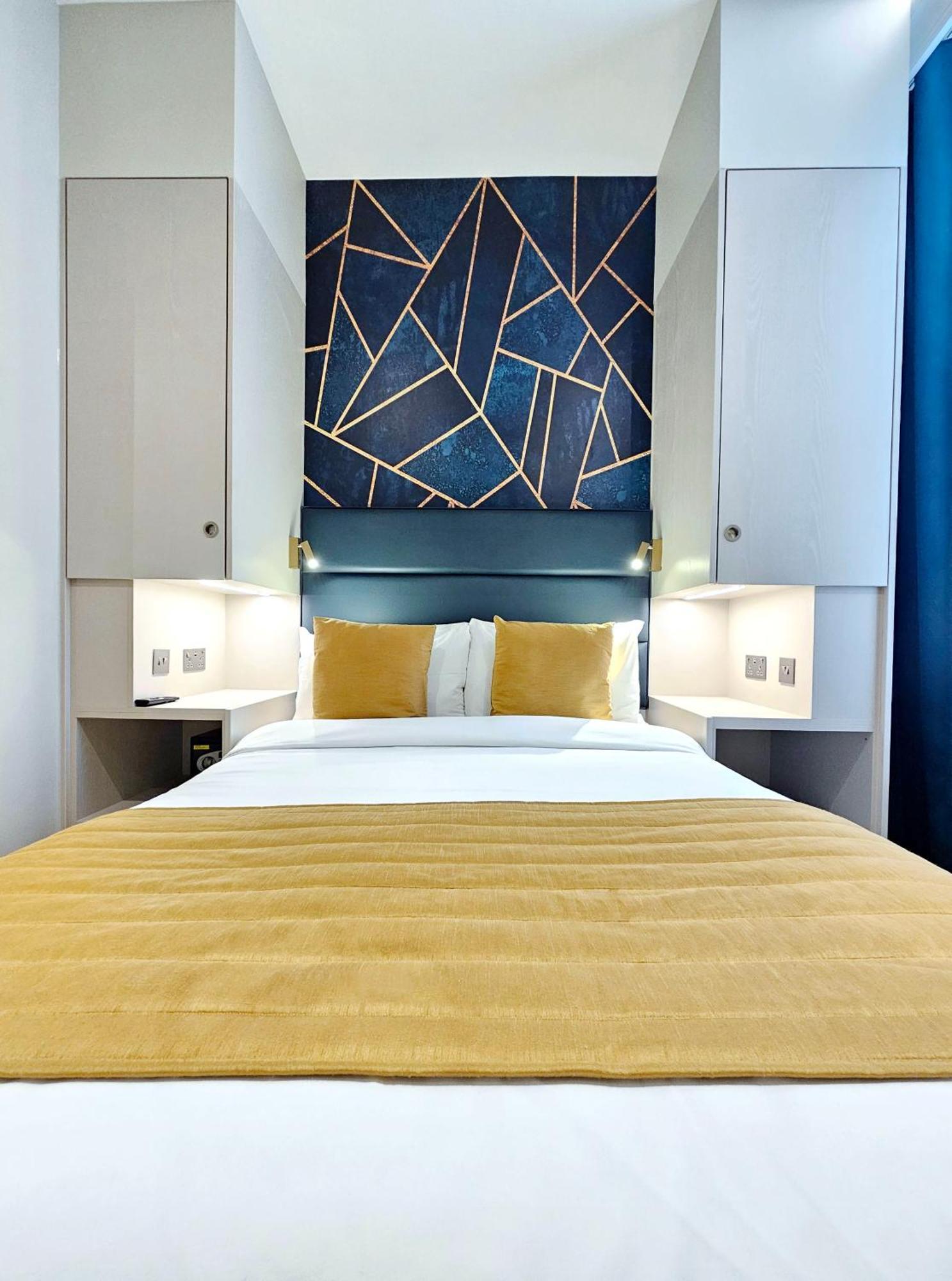 Double Room,1739409745:JPEG