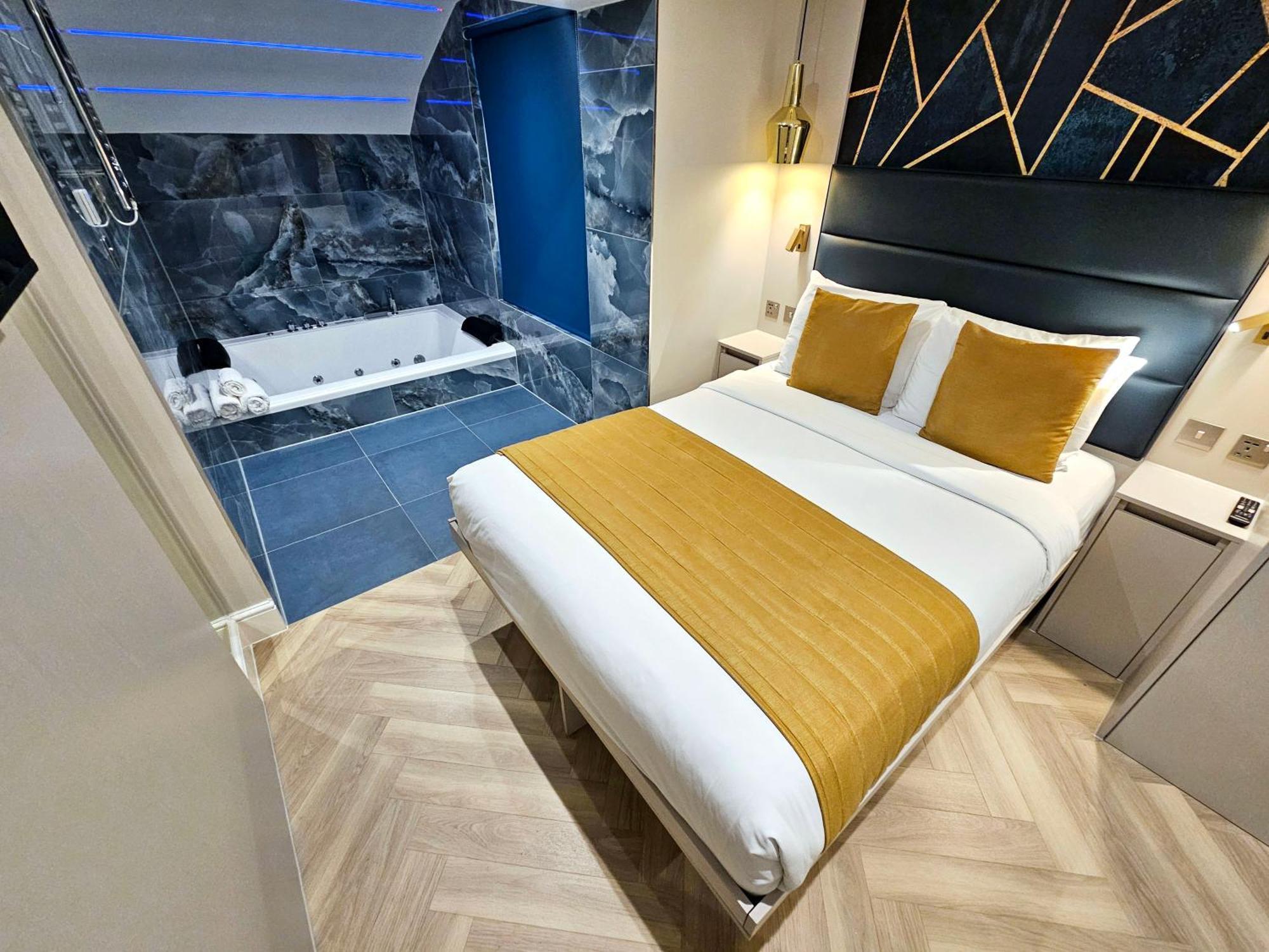 Signature Jacuzzi Suite