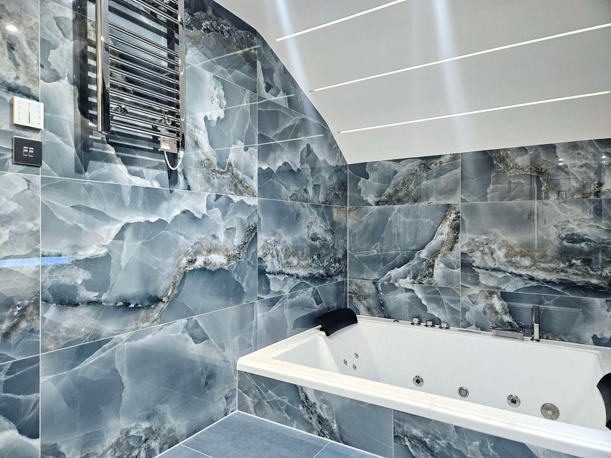 Signature Jacuzzi Suite