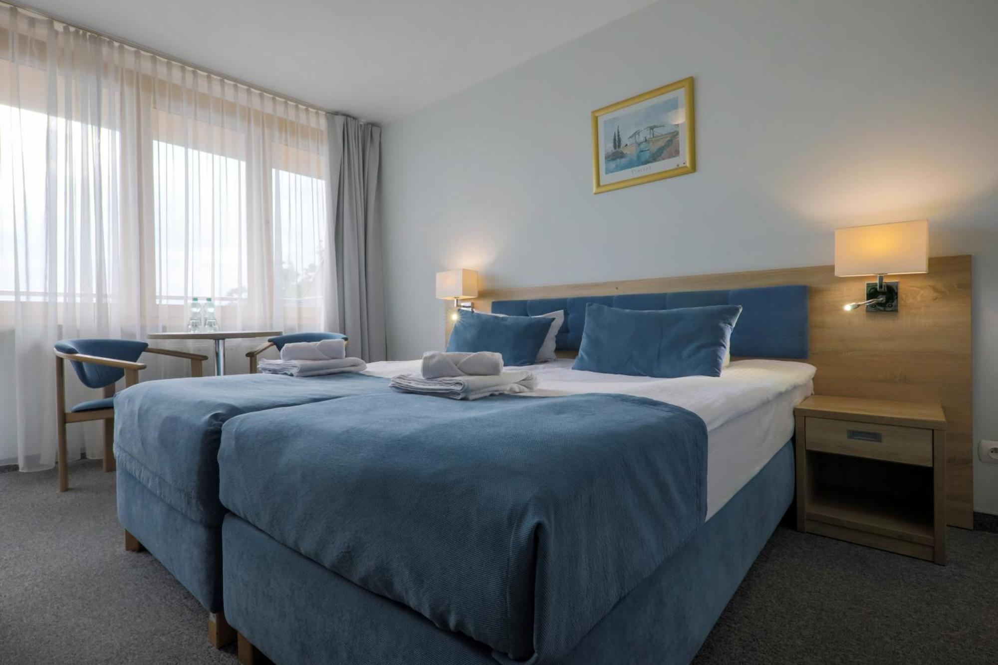 Double Room,1551009856:JPEG