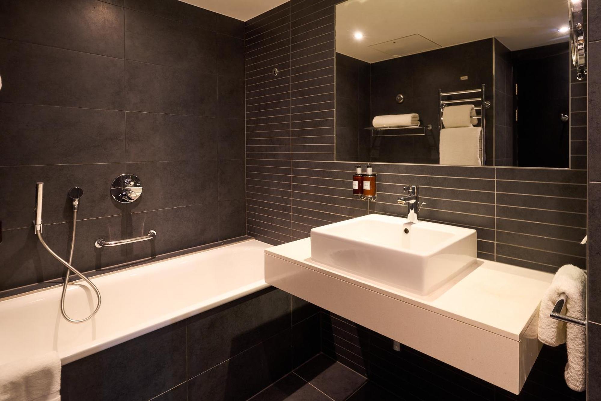 One-Bedroom Suite,1739412238:JPEG
