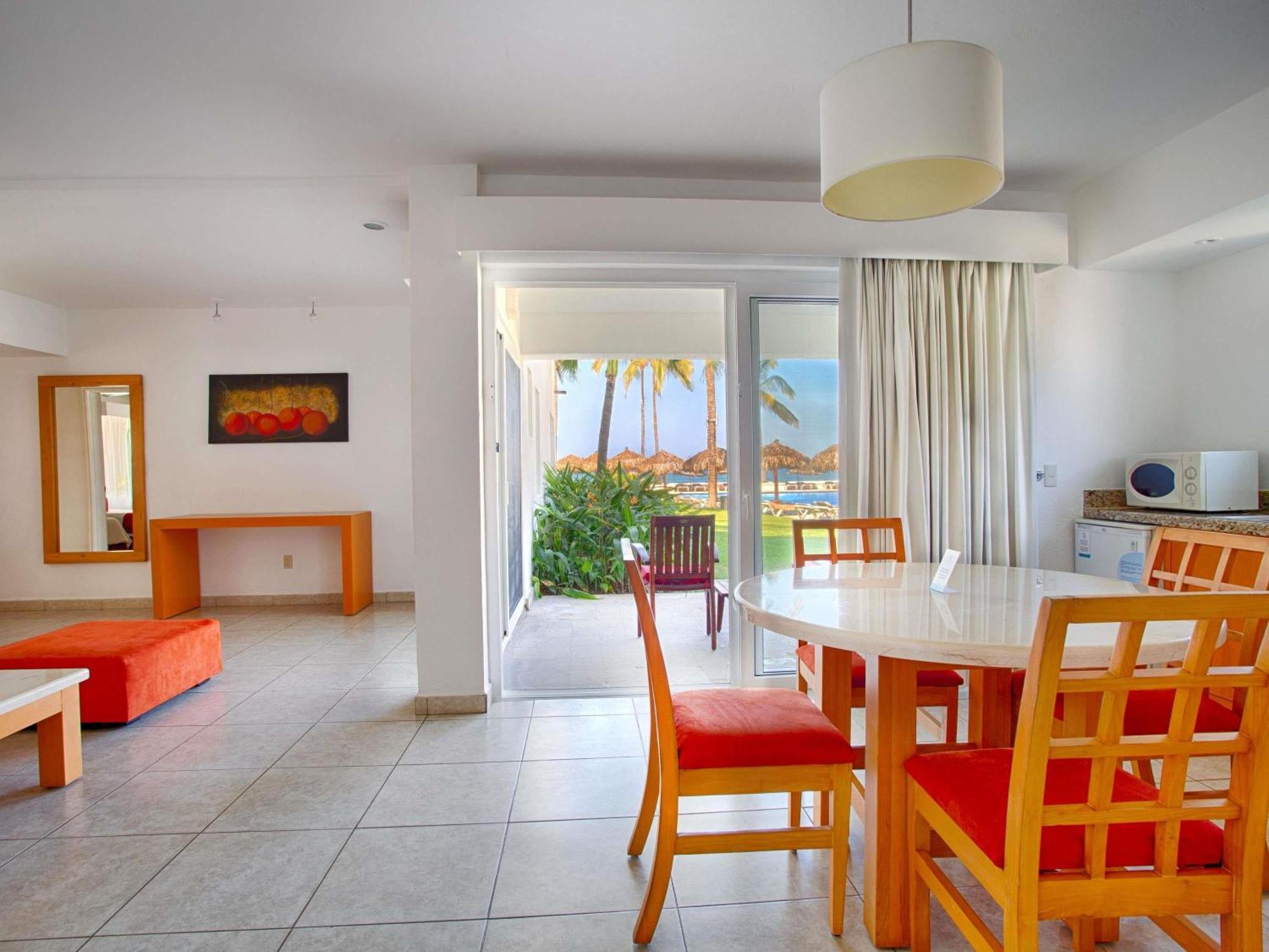 Two-Bedroom King Suite with Sofa Bed and Balcony - Ocean Front/Two Bathrooms,1739412534:JPEG