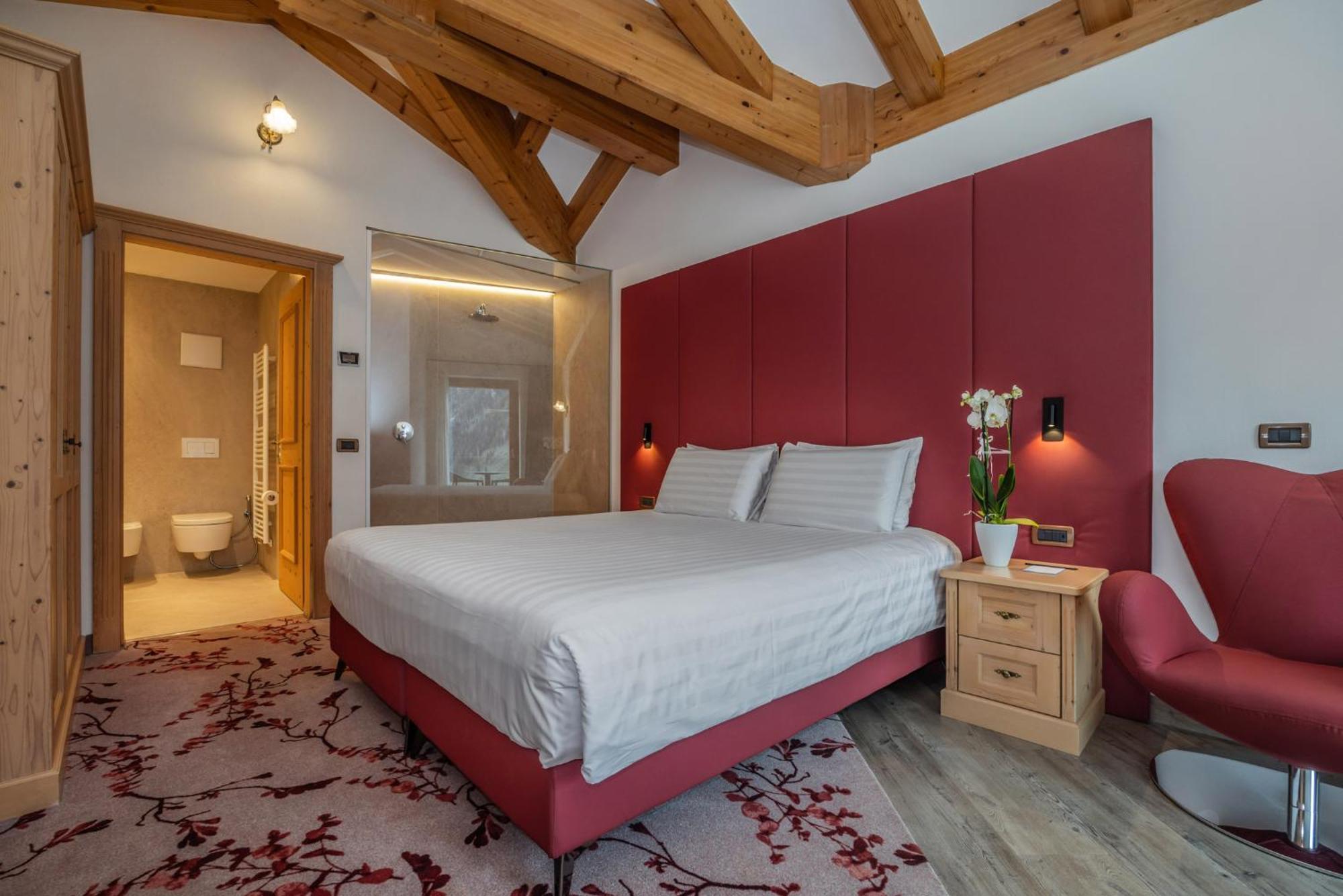 Superior Double Room,1739419347:JPEG