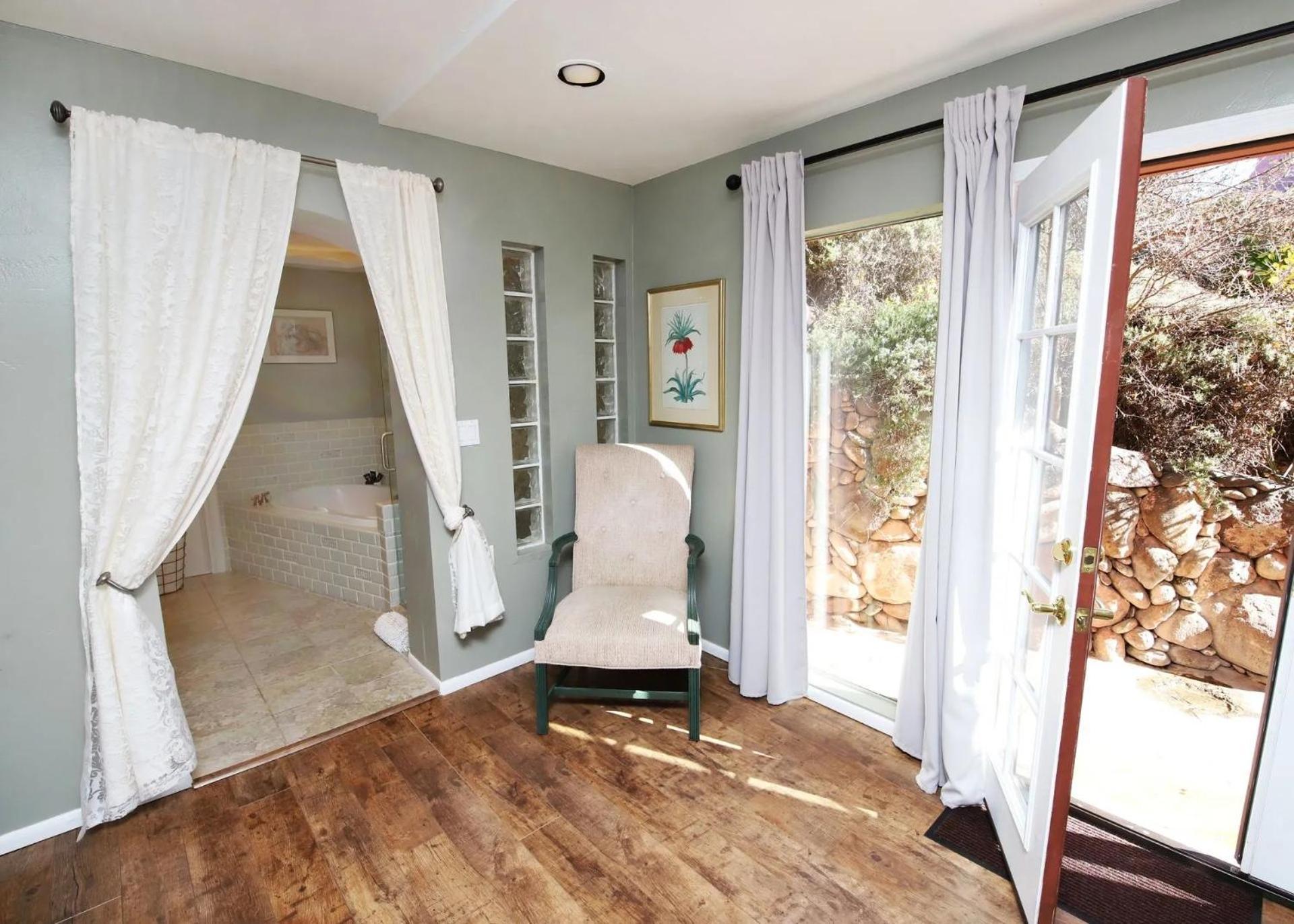 Deluxe Suite Spa Bath