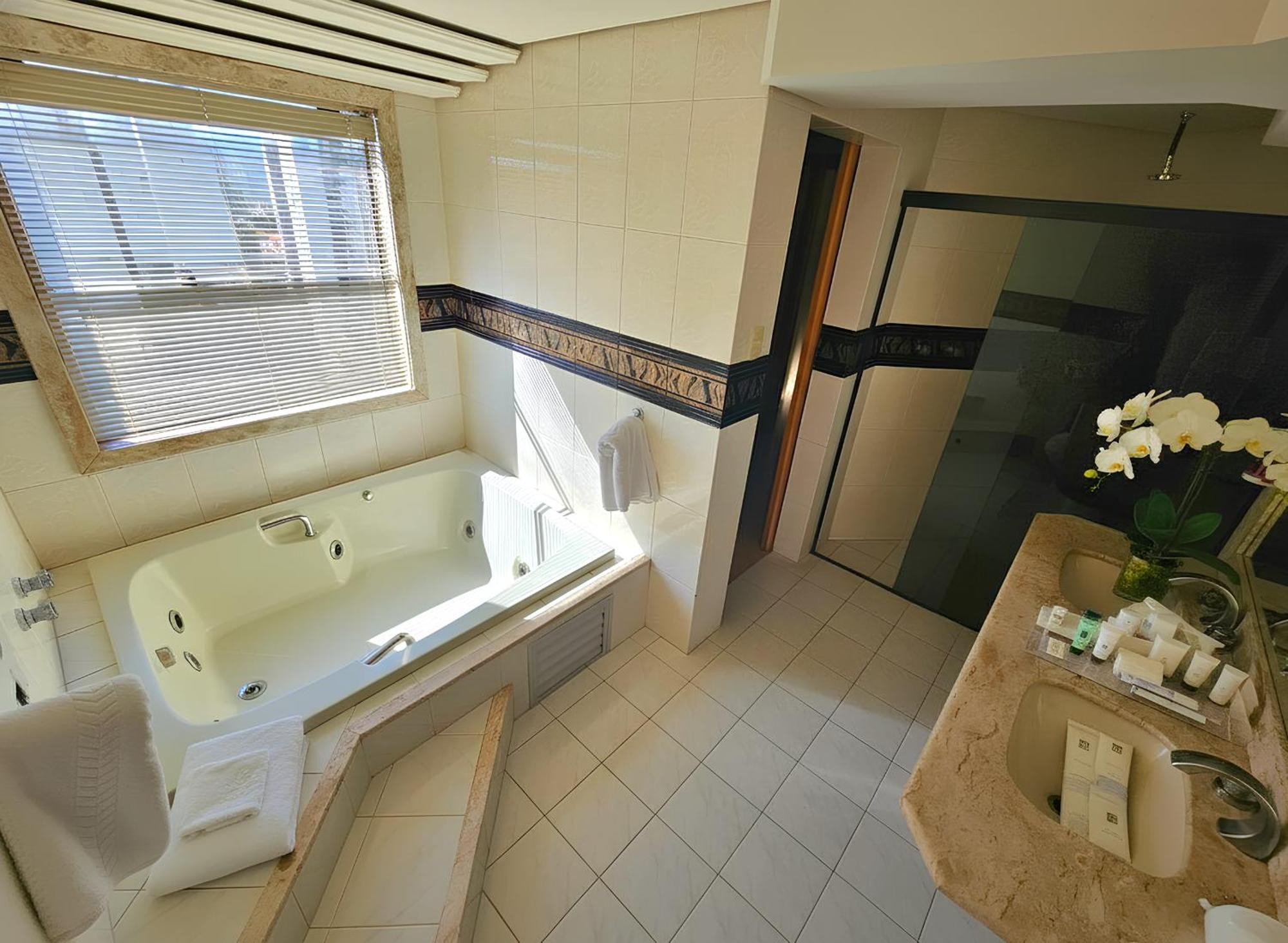 King Room Spa Bath,1739429866:JPEG