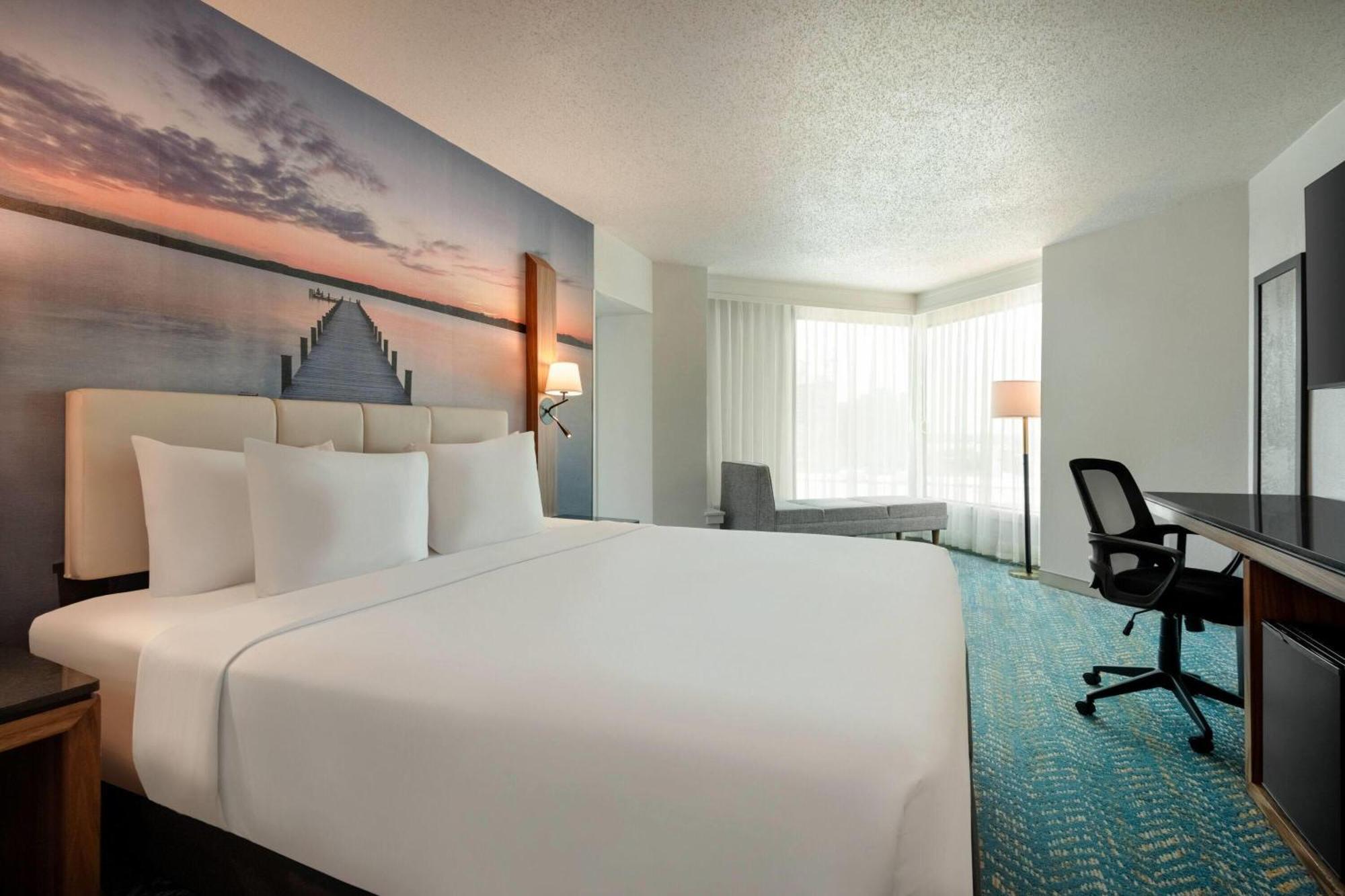 King Room Roll Shower Mobility Access or Non-Smoking
