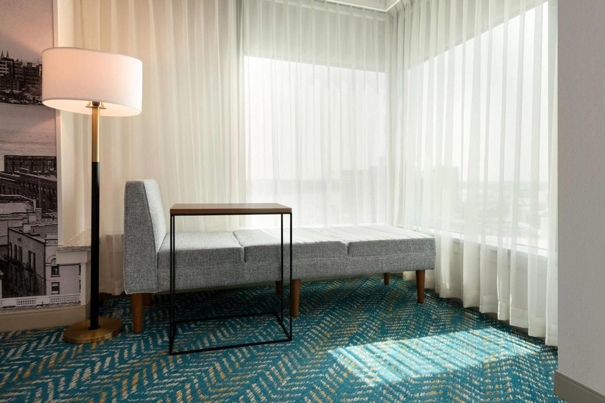 Deluxe King Room Non-Smoking