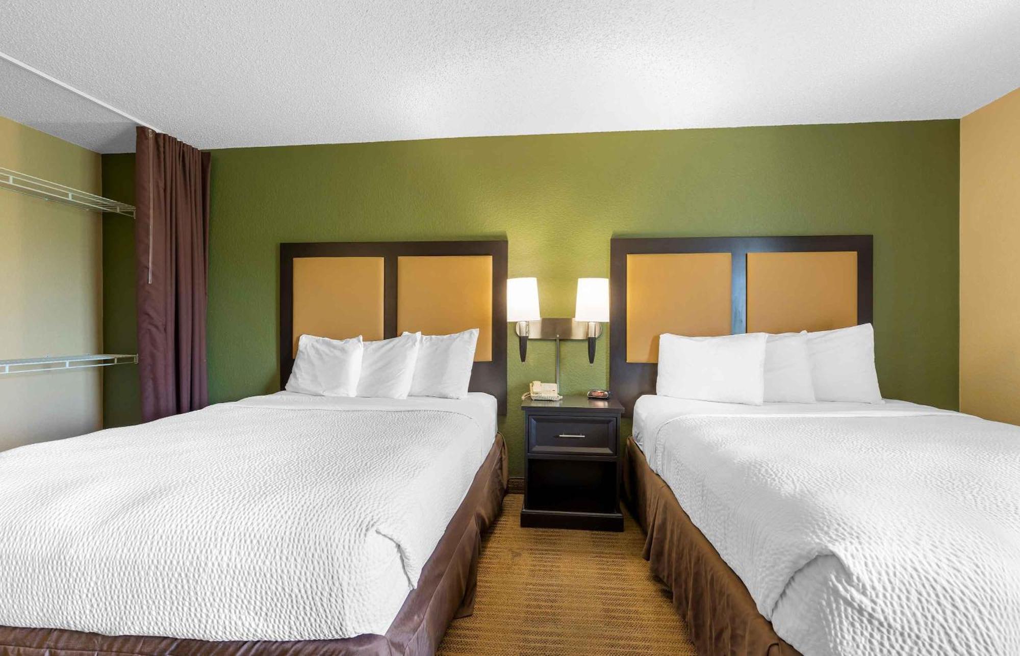 Studio 2 Queen Beds Non-Smoking