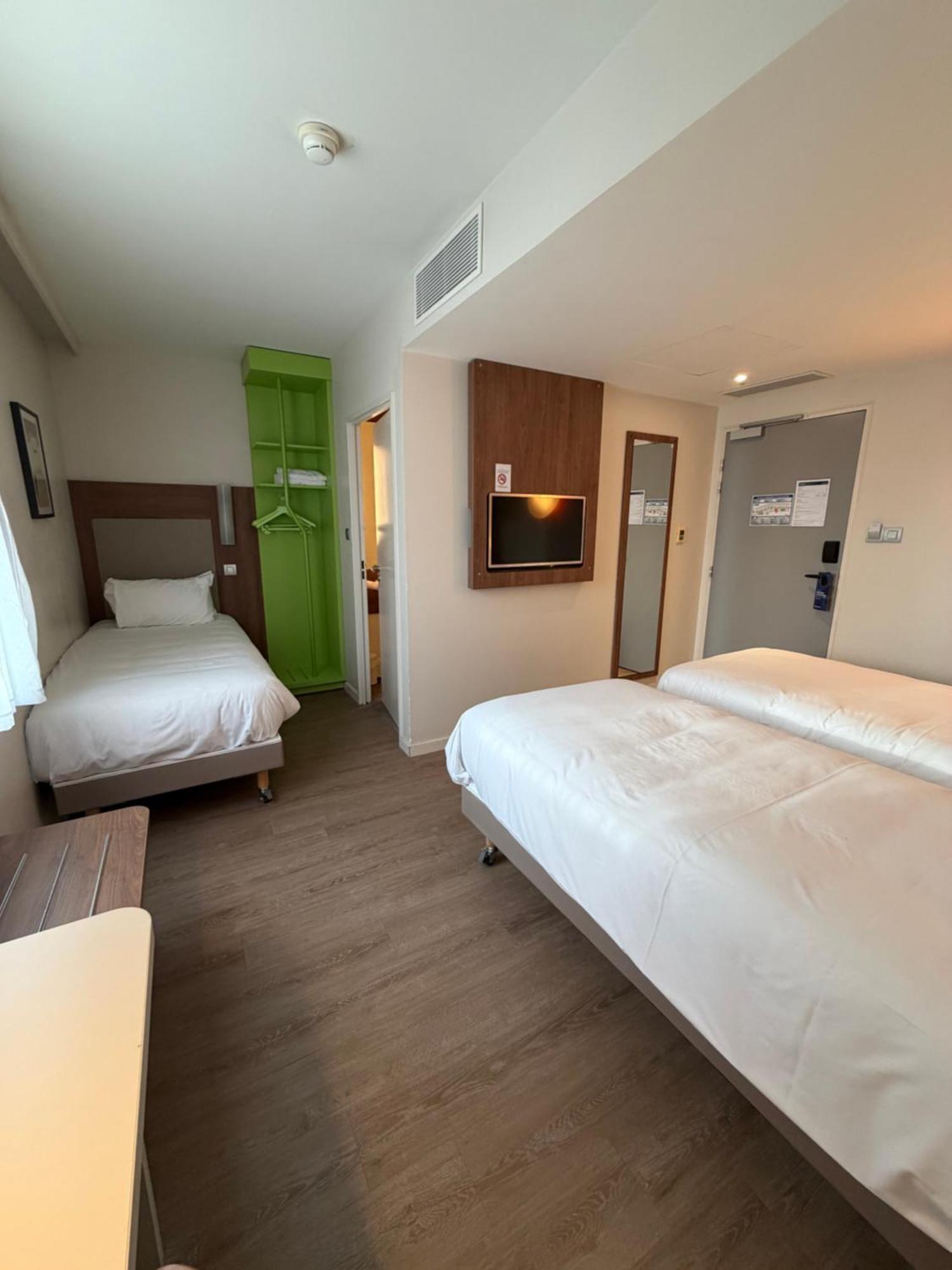 Standard Room Three Single Beds,1739451538:JPEG