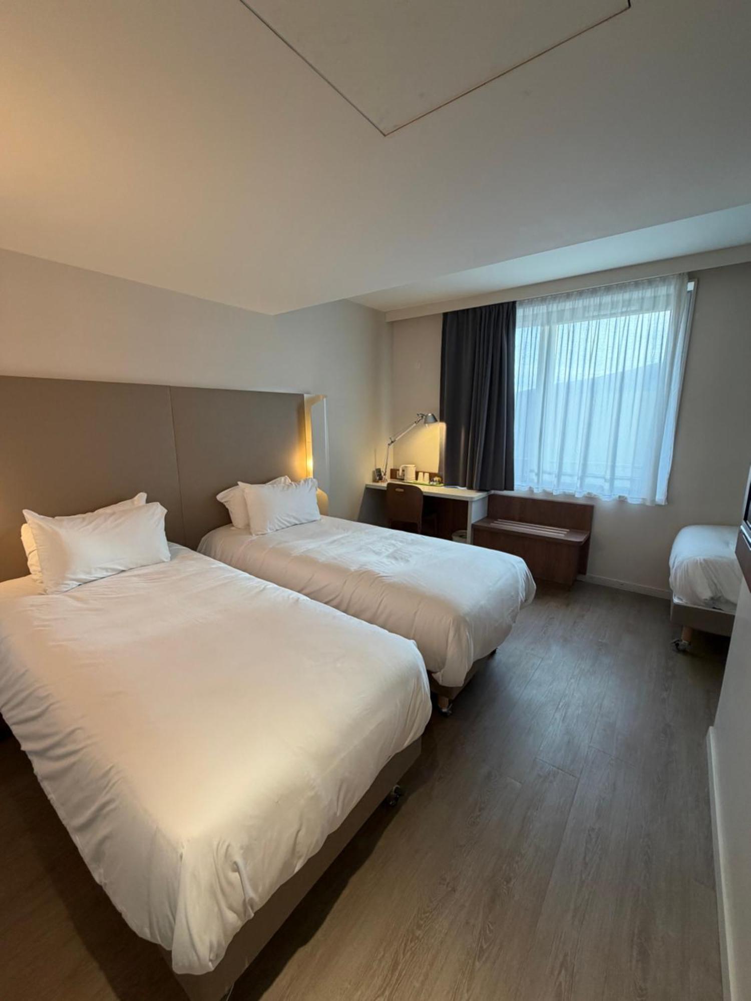 Standard Room with Three Single Beds,1739451536:JPEG